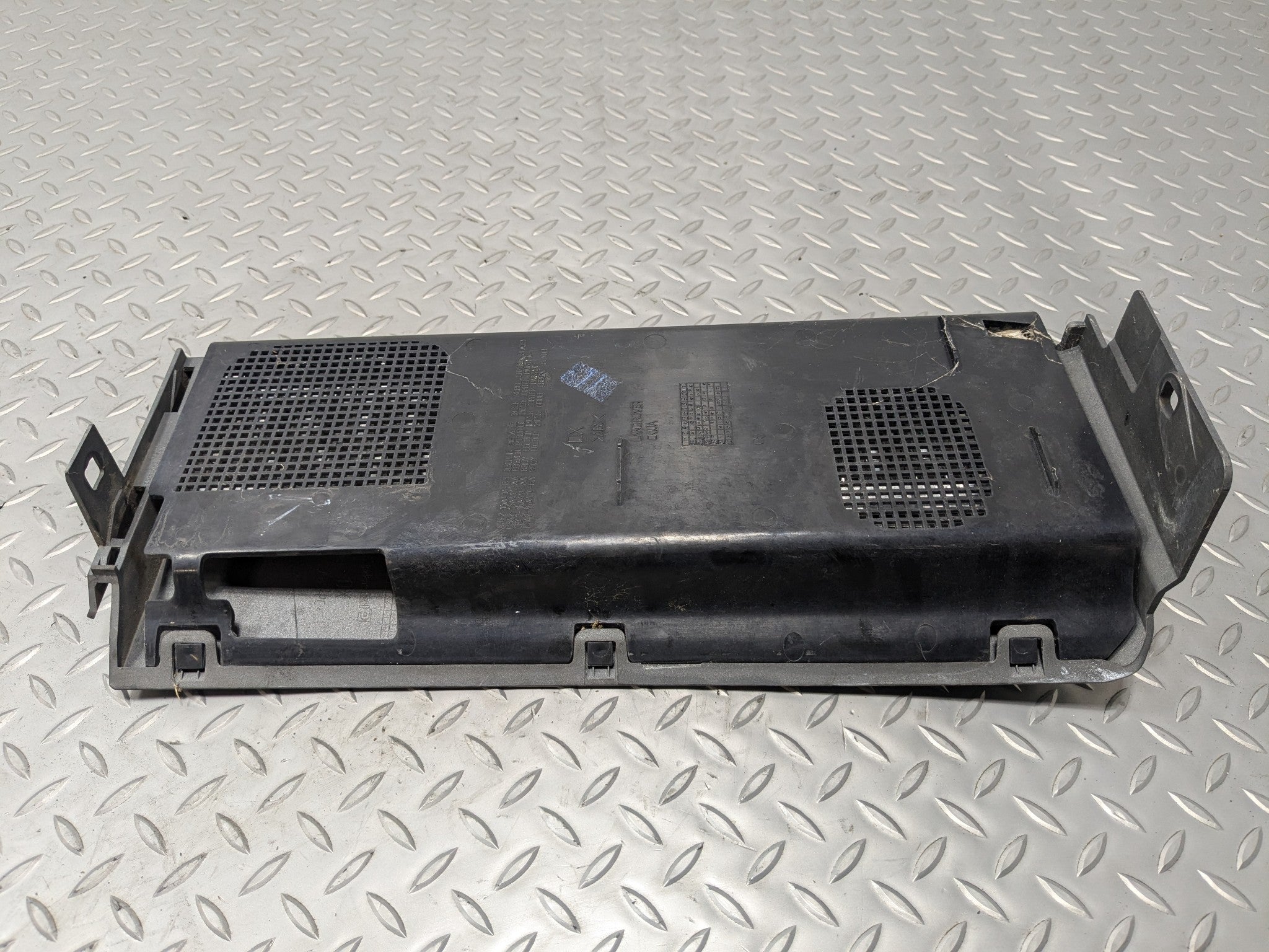 2010 - 2012 LAND ROVER RANGE ROVER OEM FENDER GRILL VENT FRONT RIGHT SIDE BLACK