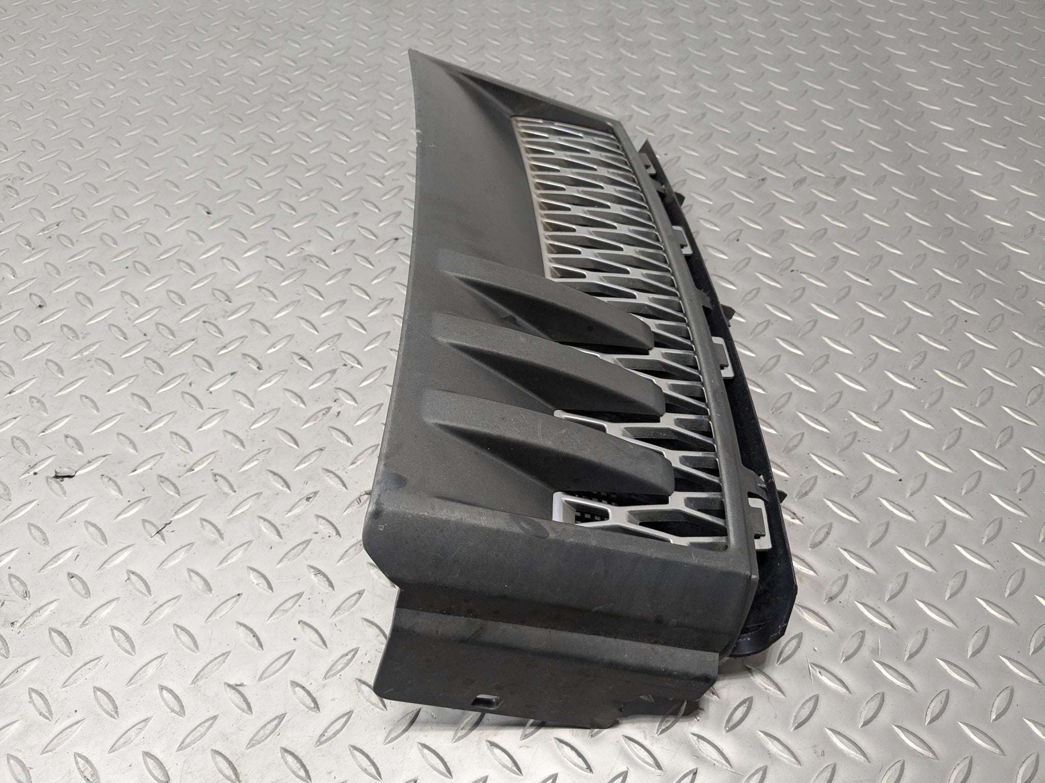 2010 - 2012 LAND ROVER RANGE ROVER OEM FENDER GRILL VENT FRONT LEFT SIDE BLACK