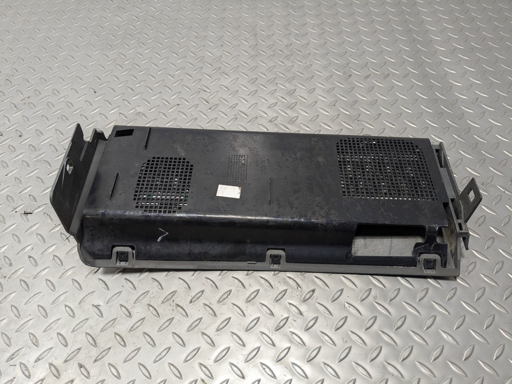 2010 - 2012 LAND ROVER RANGE ROVER OEM FENDER GRILL VENT FRONT LEFT SIDE BLACK