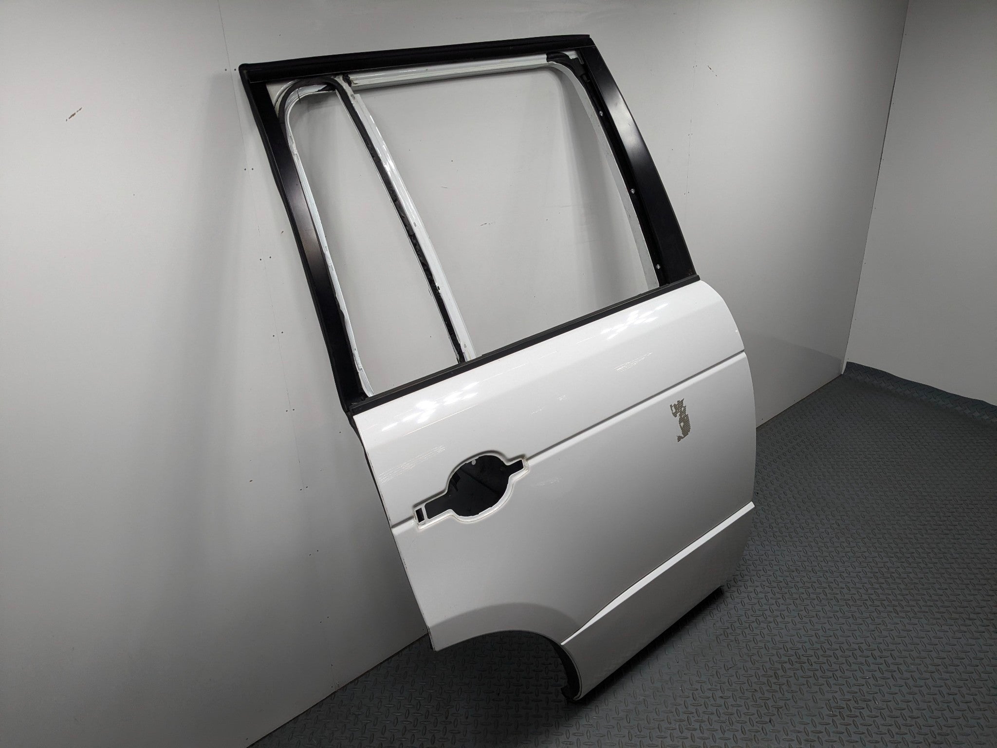 2010 - 2012 LAND ROVER RANGE ROVER OEM DOOR SHELL PANEL WHITE REAR RIGHT SIDE
