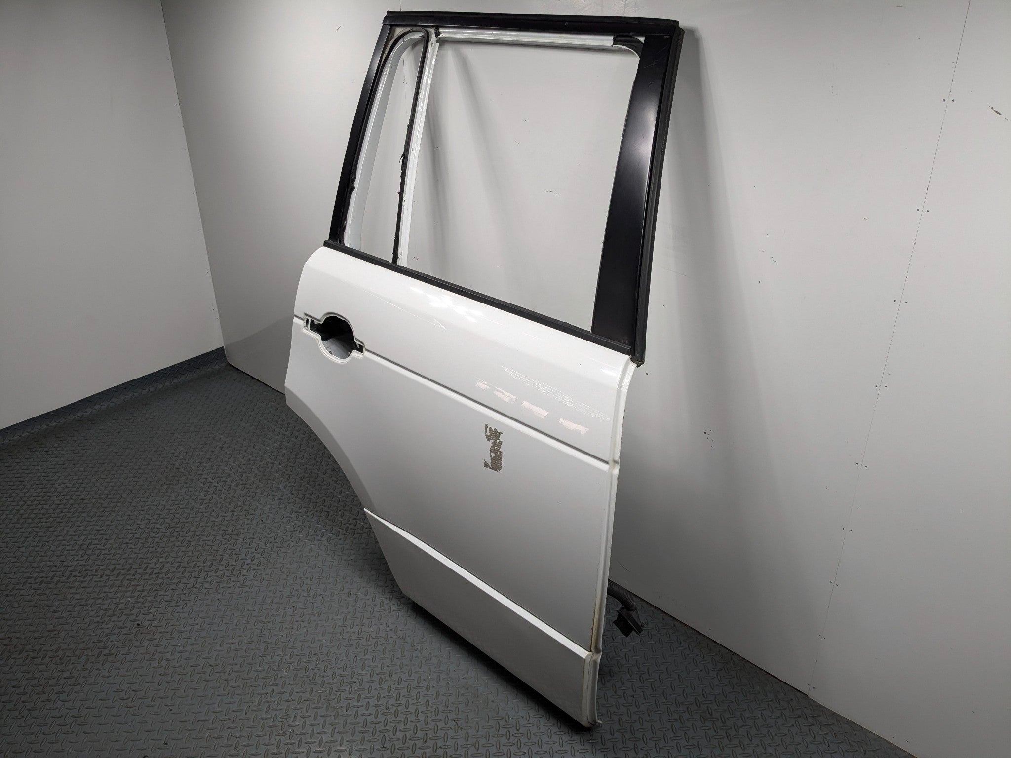 2010 - 2012 LAND ROVER RANGE ROVER OEM DOOR SHELL PANEL WHITE REAR RIGHT SIDE