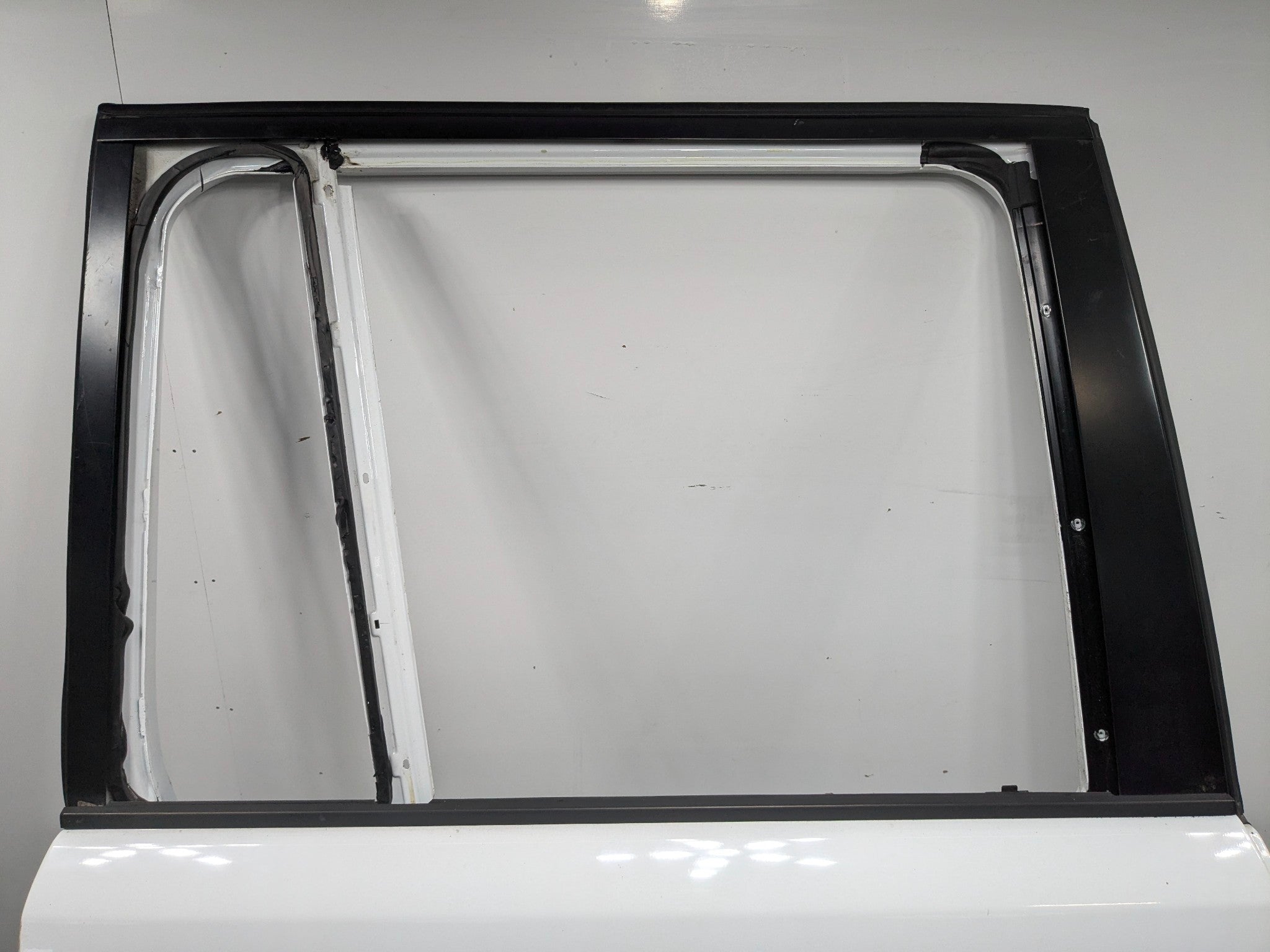 2010 - 2012 LAND ROVER RANGE ROVER OEM DOOR SHELL PANEL WHITE REAR RIGHT SIDE