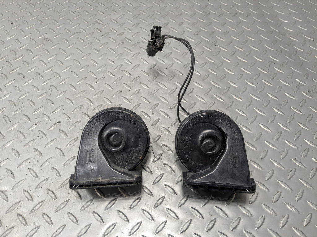 2010 - 2012 LAND ROVER RANGE ROVER OEM HIGH AND LOW NOTE TONE HORN SIGNAL SET