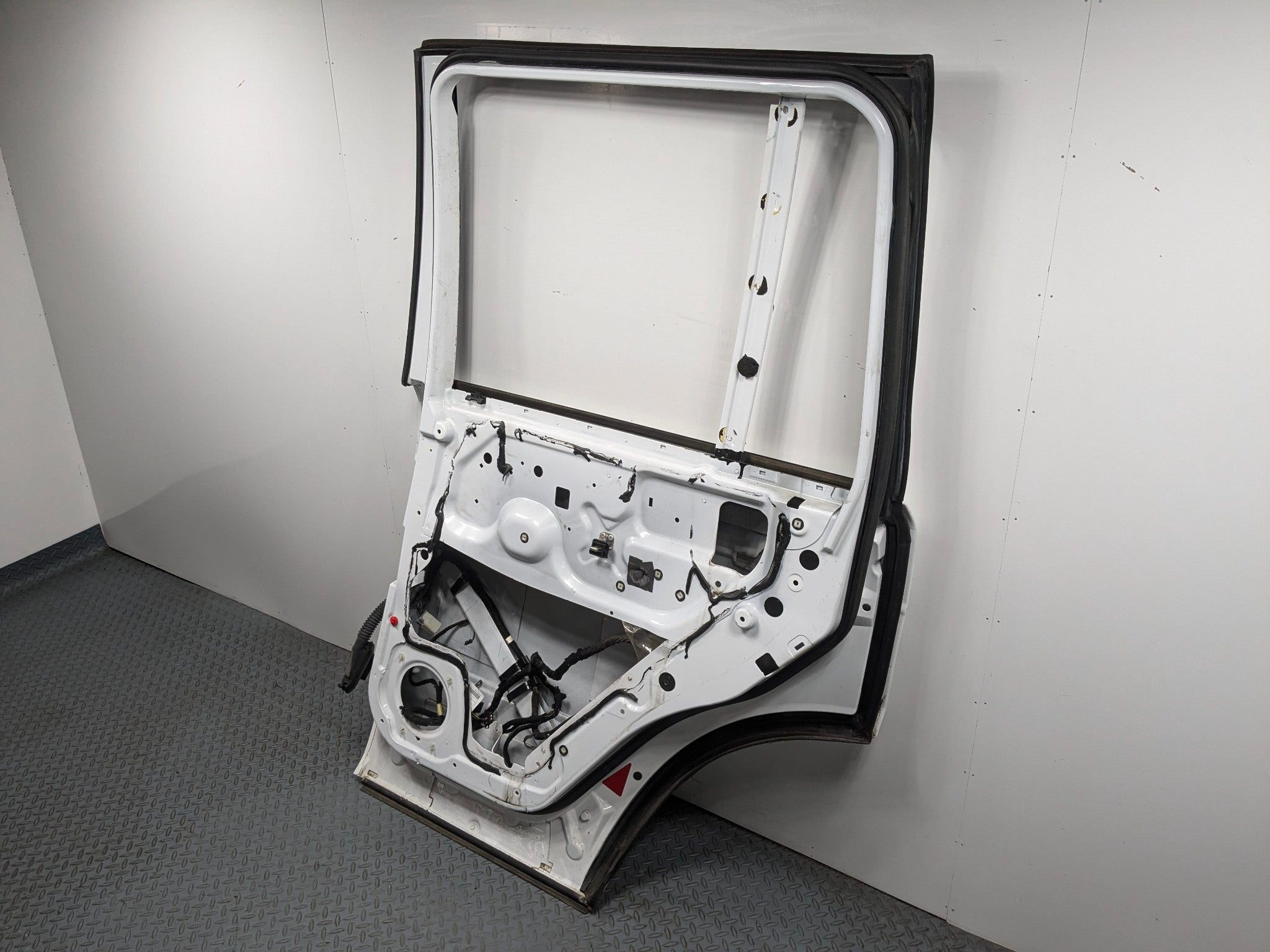 2010 - 2012 LAND ROVER RANGE ROVER OEM DOOR SHELL PANEL WHITE REAR RIGHT SIDE