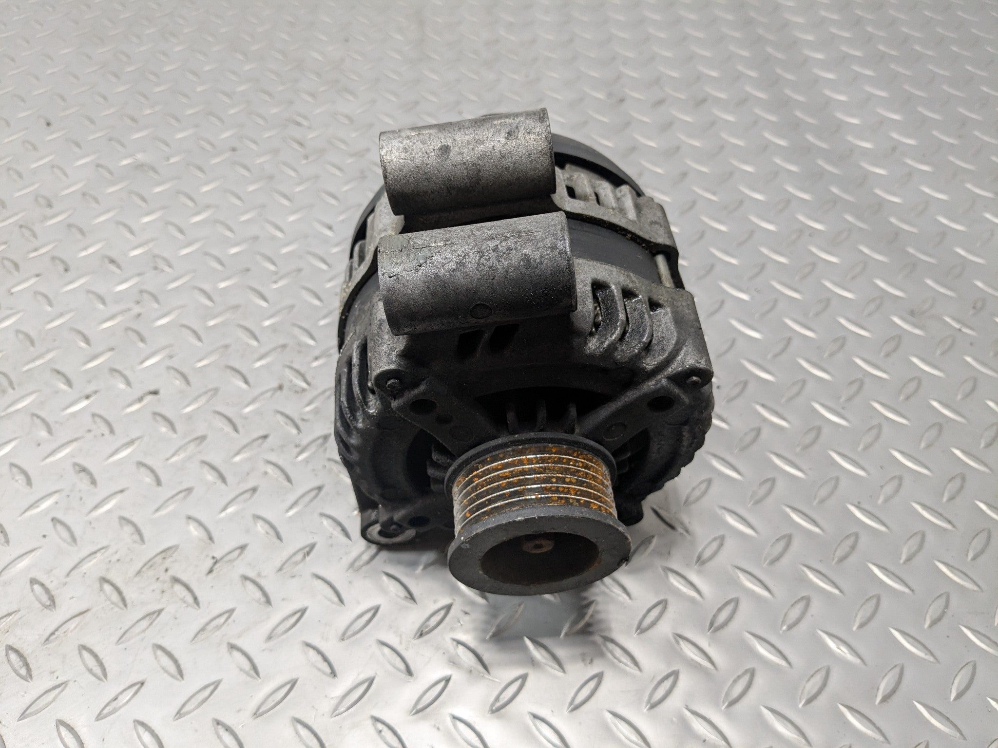 2010 - 2012 LAND ROVER RANGE ROVER OEM ALTERNATOR POWER GENERATOR ASSEMBLY