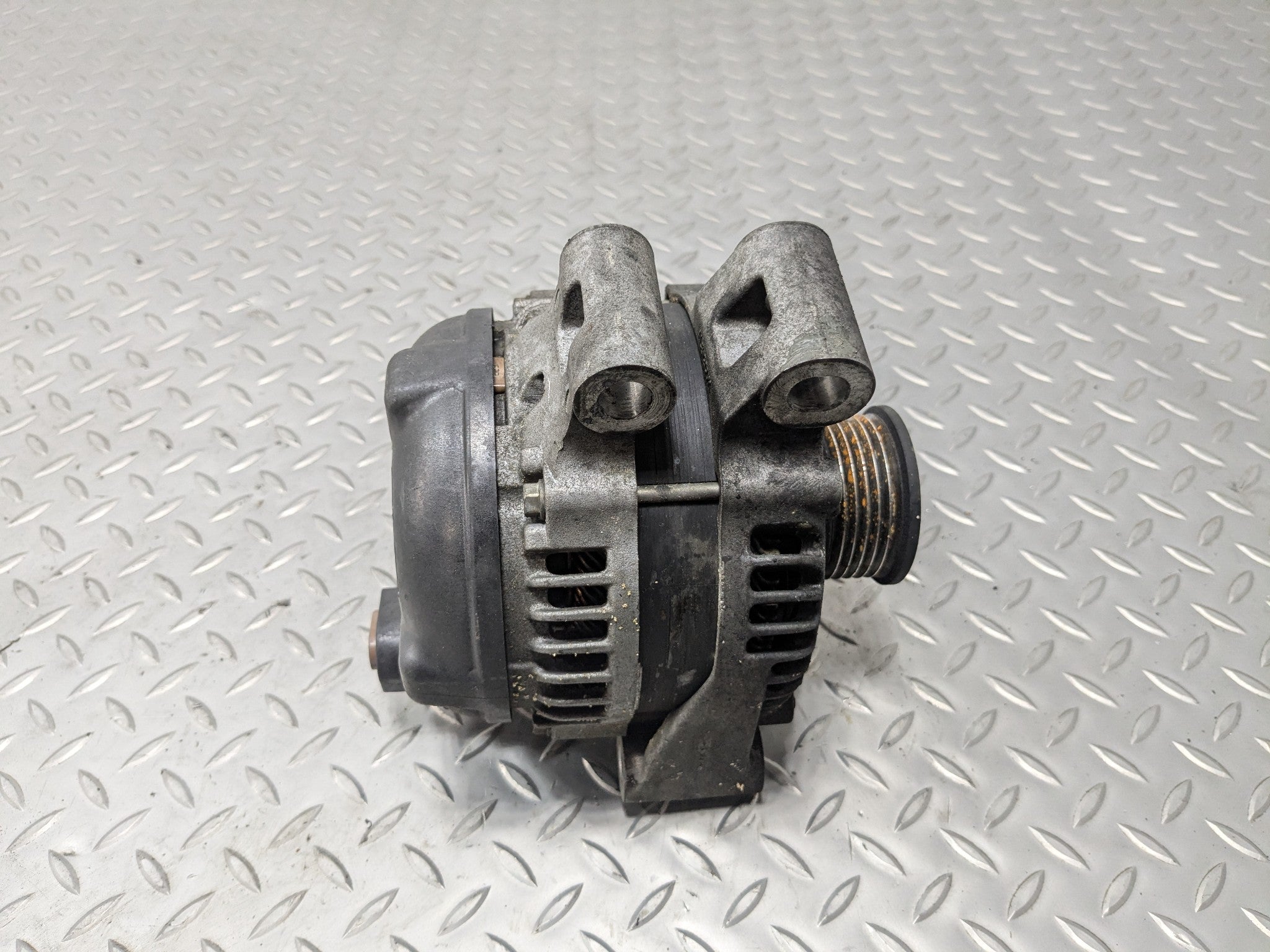 2010 - 2012 LAND ROVER RANGE ROVER OEM ALTERNATOR POWER GENERATOR ASSEMBLY