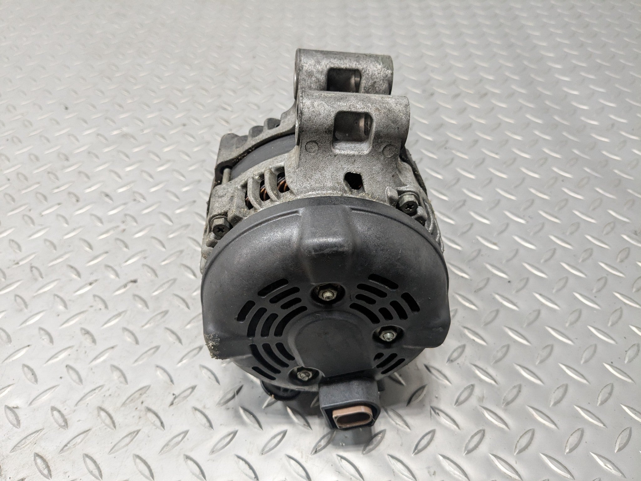 2010 - 2012 LAND ROVER RANGE ROVER OEM ALTERNATOR POWER GENERATOR ASSEMBLY