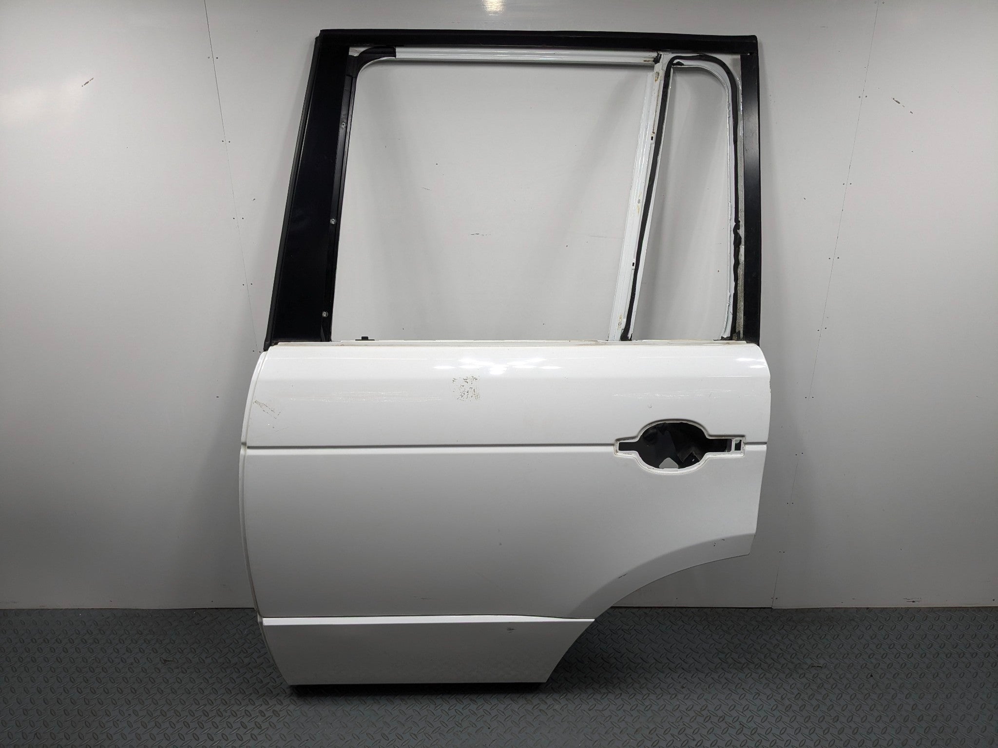 2010 - 2012 LAND ROVER RANGE ROVER OEM DOOR SHELL PANEL WHITE REAR LEFT SIDE