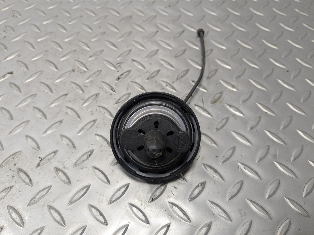 2010 - 2012 LAND ROVER RANGE ROVER OEM FUEL TANK GAS FILLER CAP WITH STRAP