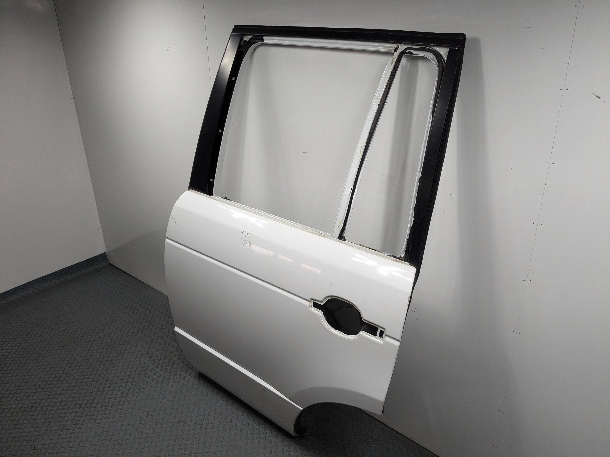 2010 - 2012 LAND ROVER RANGE ROVER OEM DOOR SHELL PANEL WHITE REAR LEFT SIDE