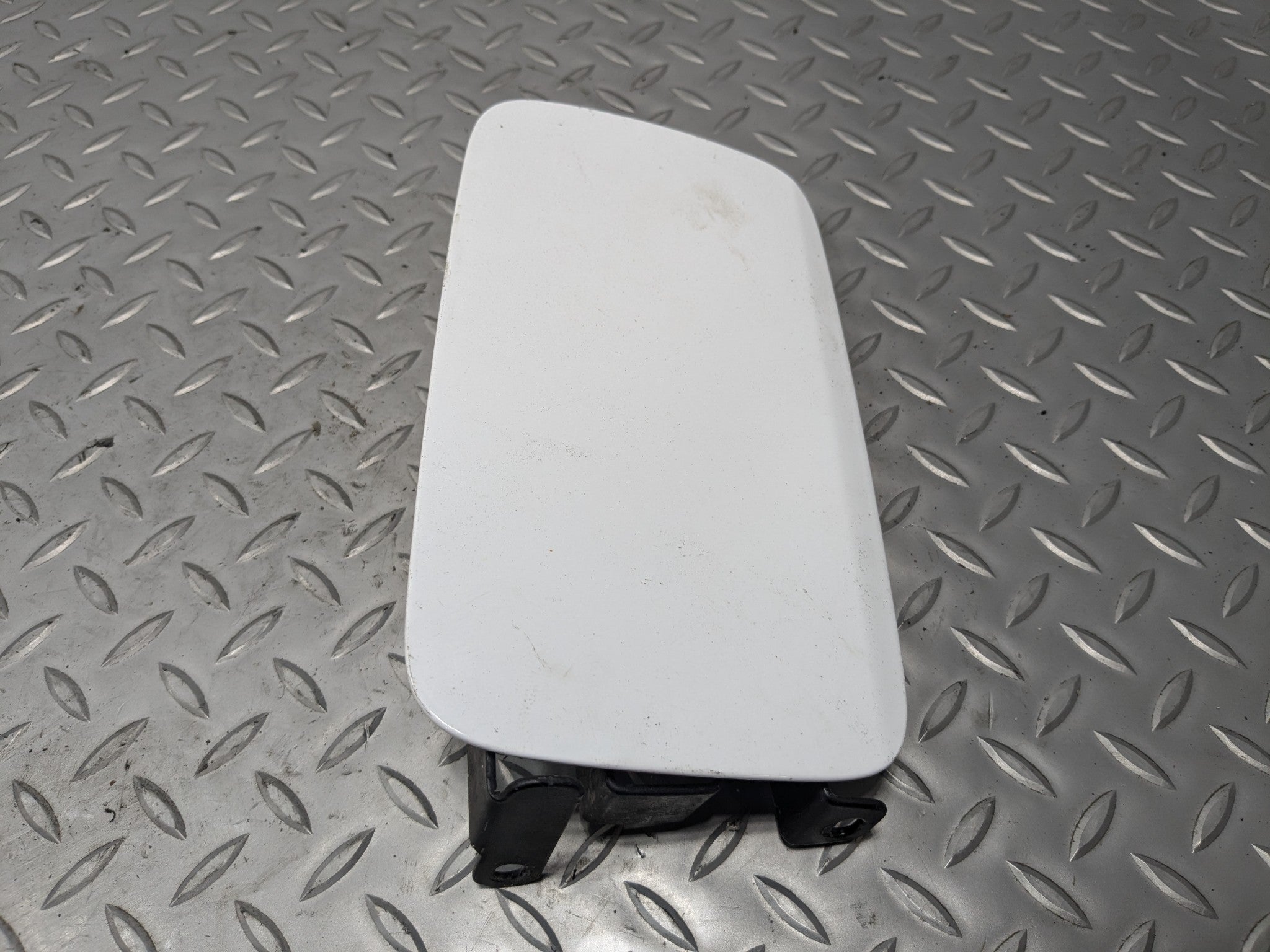 2010 - 2012 LAND ROVER RANGE ROVER OEM FUEL TANK DOOR LID COVER WHITE