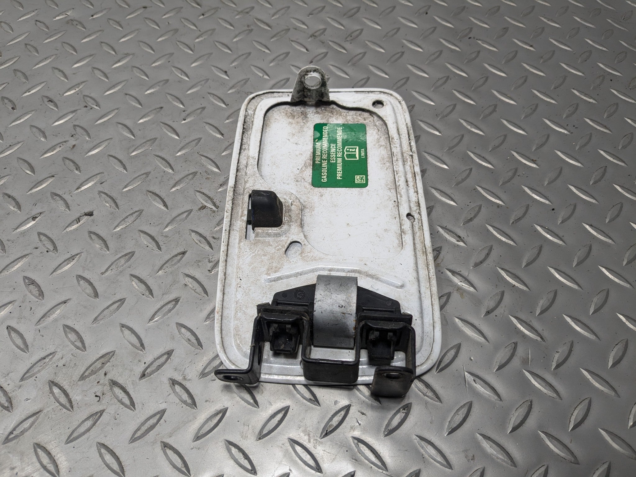 2010 - 2012 LAND ROVER RANGE ROVER OEM FUEL TANK DOOR LID COVER WHITE