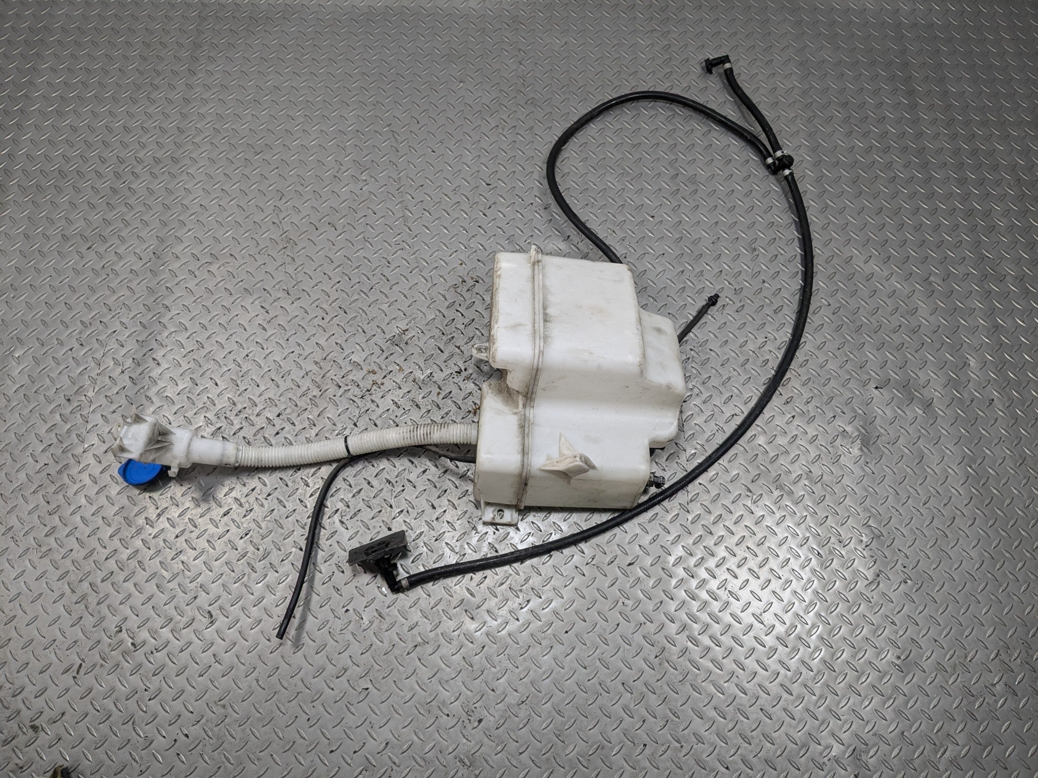 10 - 12 LAND ROVER RANGE ROVER OEM WASHER FLUID RESERVOIR BOTTLE TANK WITH PUMPS