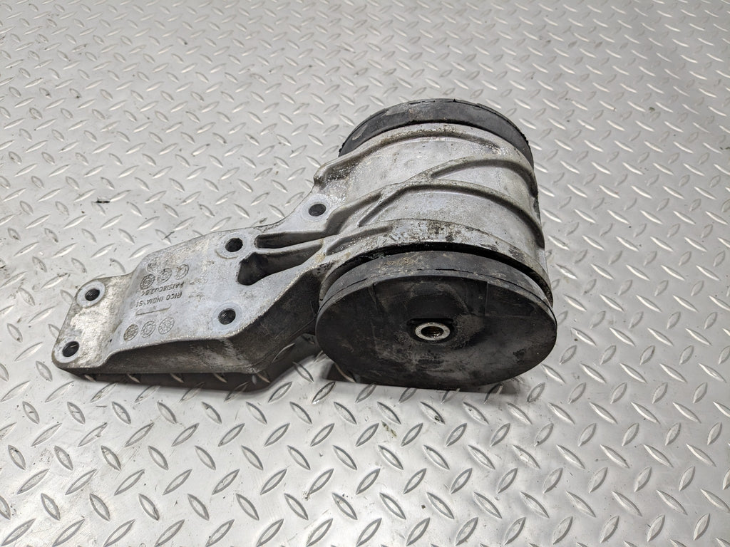 2010 - 2012 LAND ROVER RANGE ROVER OEM TRANSMISSION TRANSFER CASE MOUNT ASSEMBLY