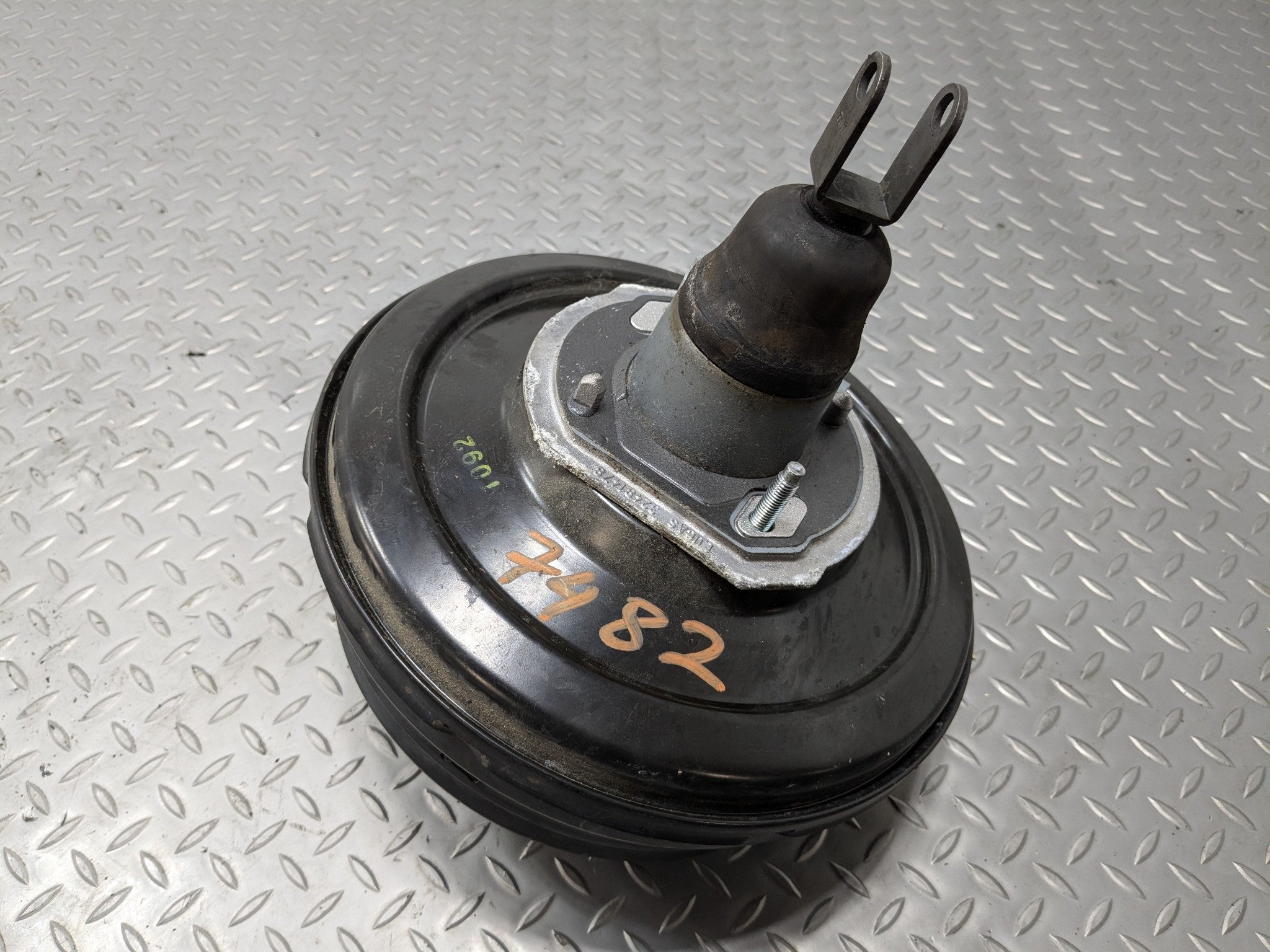 2010 - 2012 LAND ROVER RANGE ROVER OEM POWER BRAKE BOOSTER ASSEMBLY