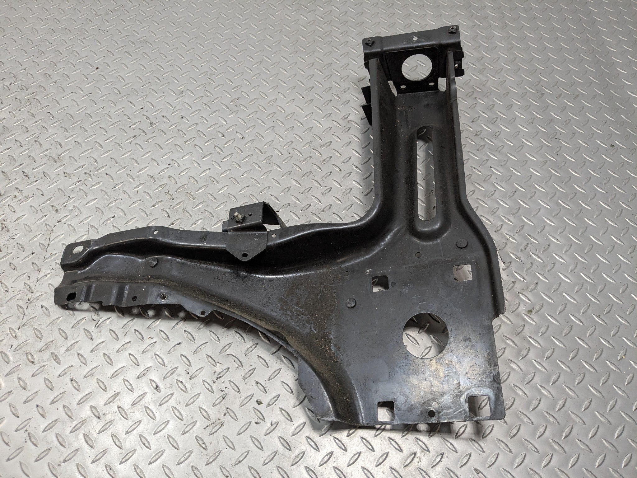 10 - 12 LAND ROVER RANGE ROVER OEM RADIATOR SUPPORT HEADLAMP BRACKET LEFT SIDE