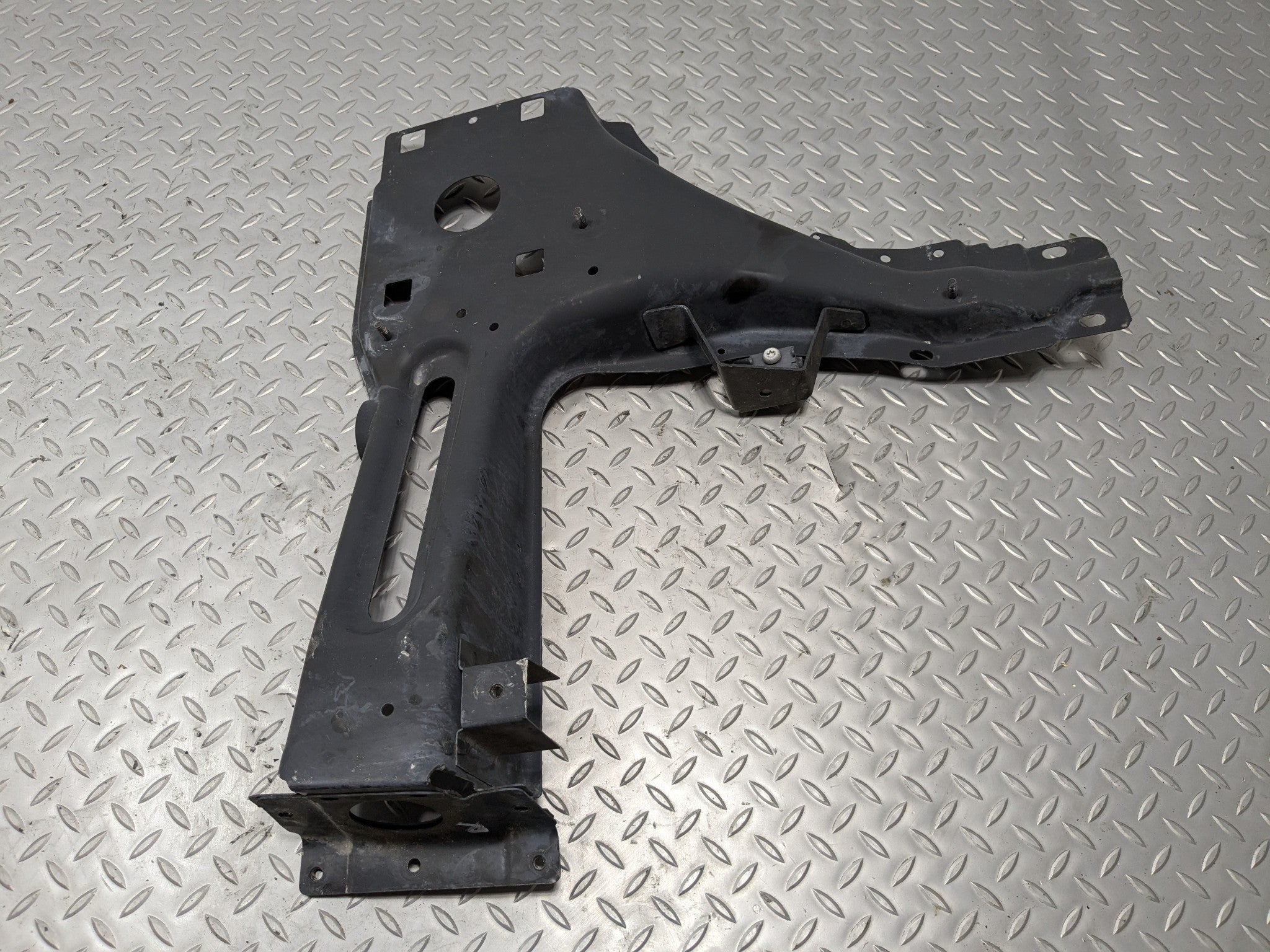 10 - 12 LAND ROVER RANGE ROVER OEM RADIATOR SUPPORT HEADLAMP BRACKET RIGHT SIDE