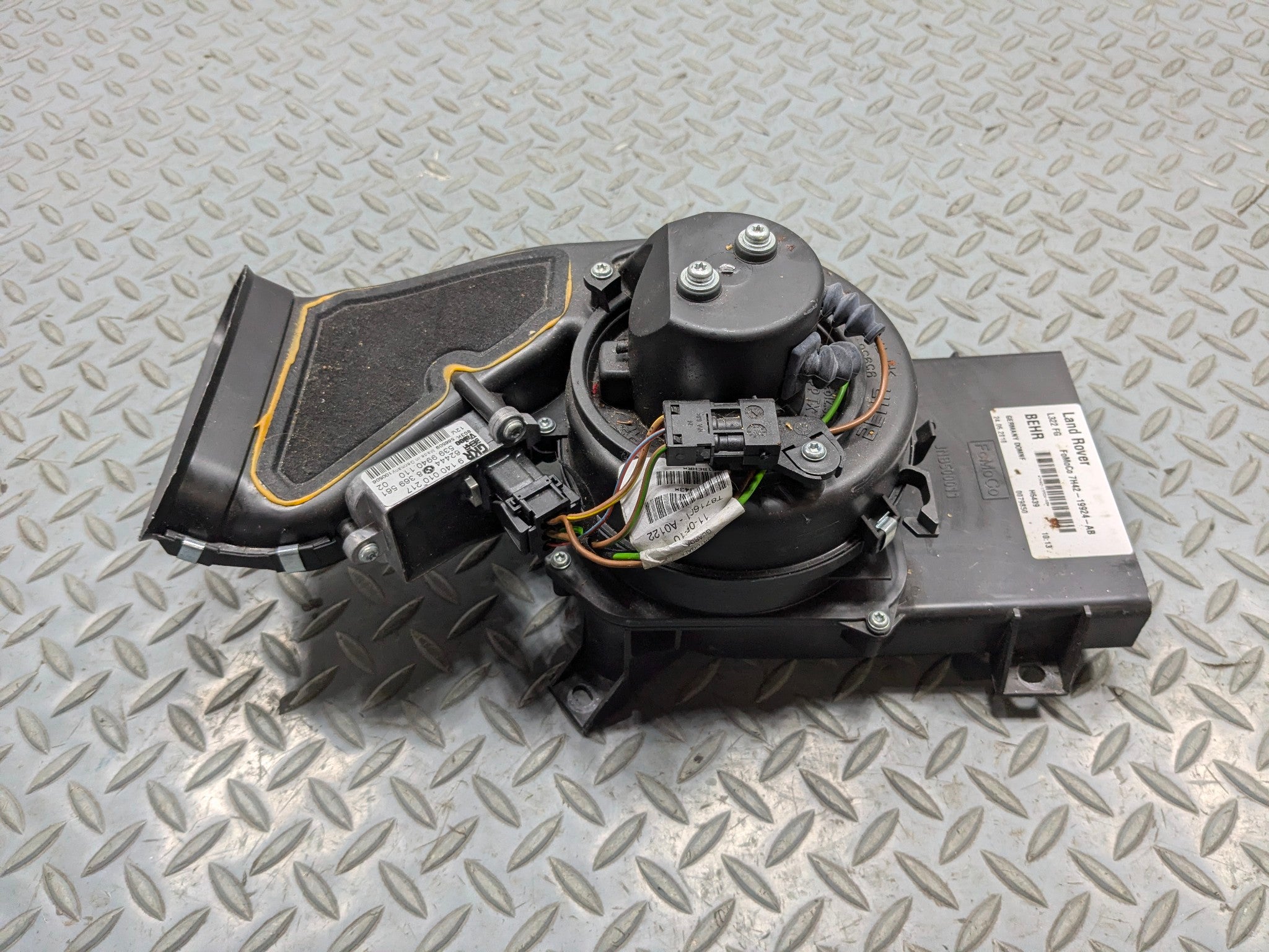2010 - 2012 LAND ROVER RANGE ROVER OEM REAR HEATER AC BLOWER MOTOR WITH RESISTOR