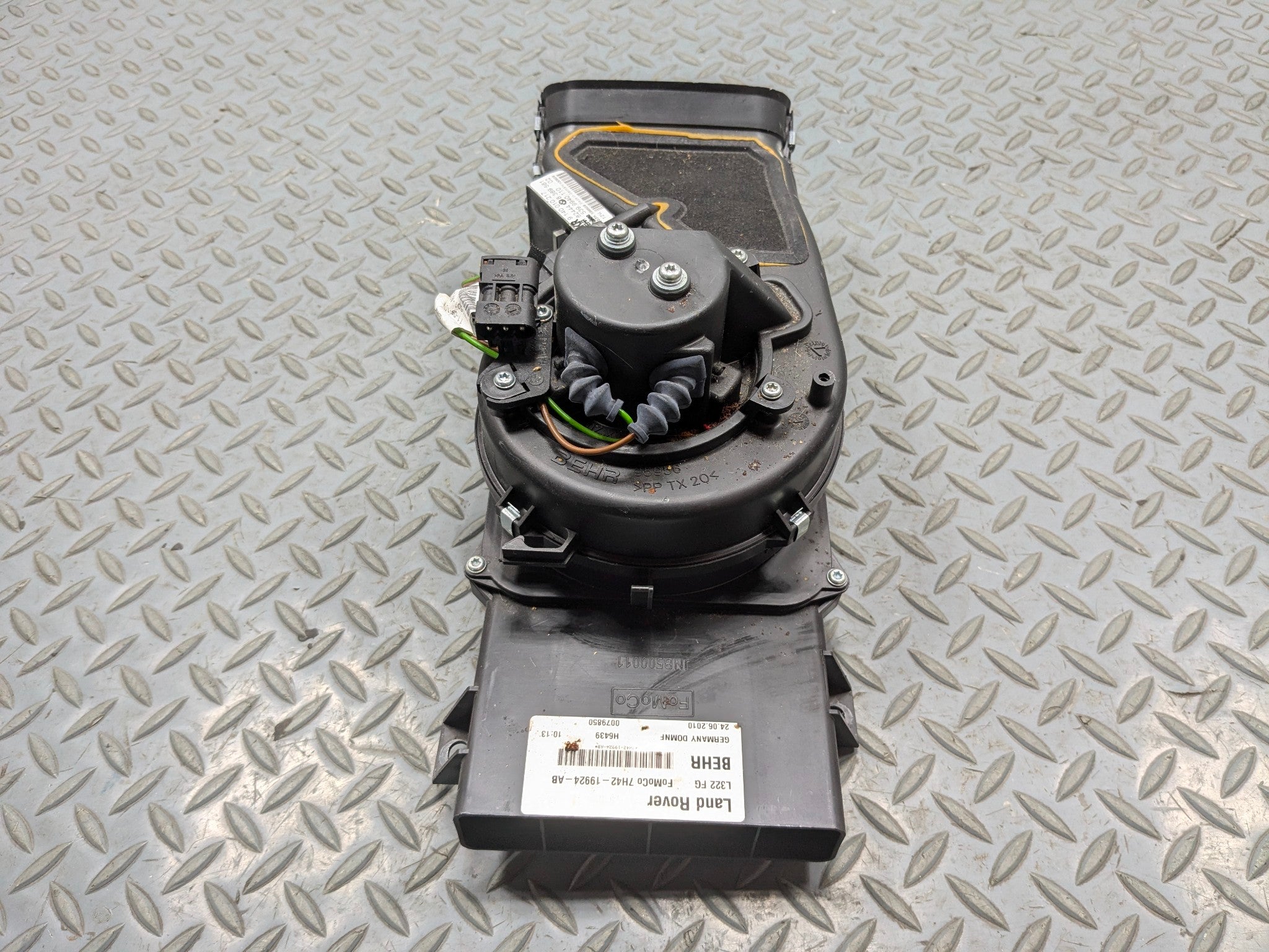 2010 - 2012 LAND ROVER RANGE ROVER OEM REAR HEATER AC BLOWER MOTOR WITH RESISTOR