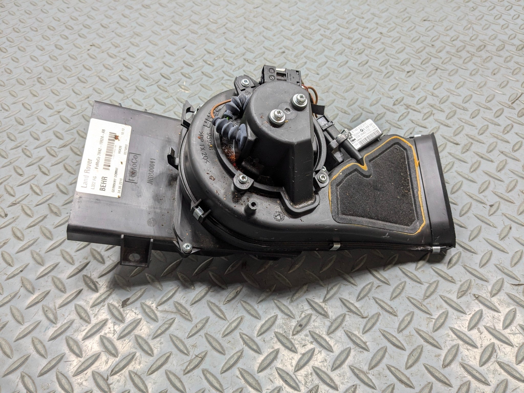 2010 - 2012 LAND ROVER RANGE ROVER OEM REAR HEATER AC BLOWER MOTOR WITH RESISTOR