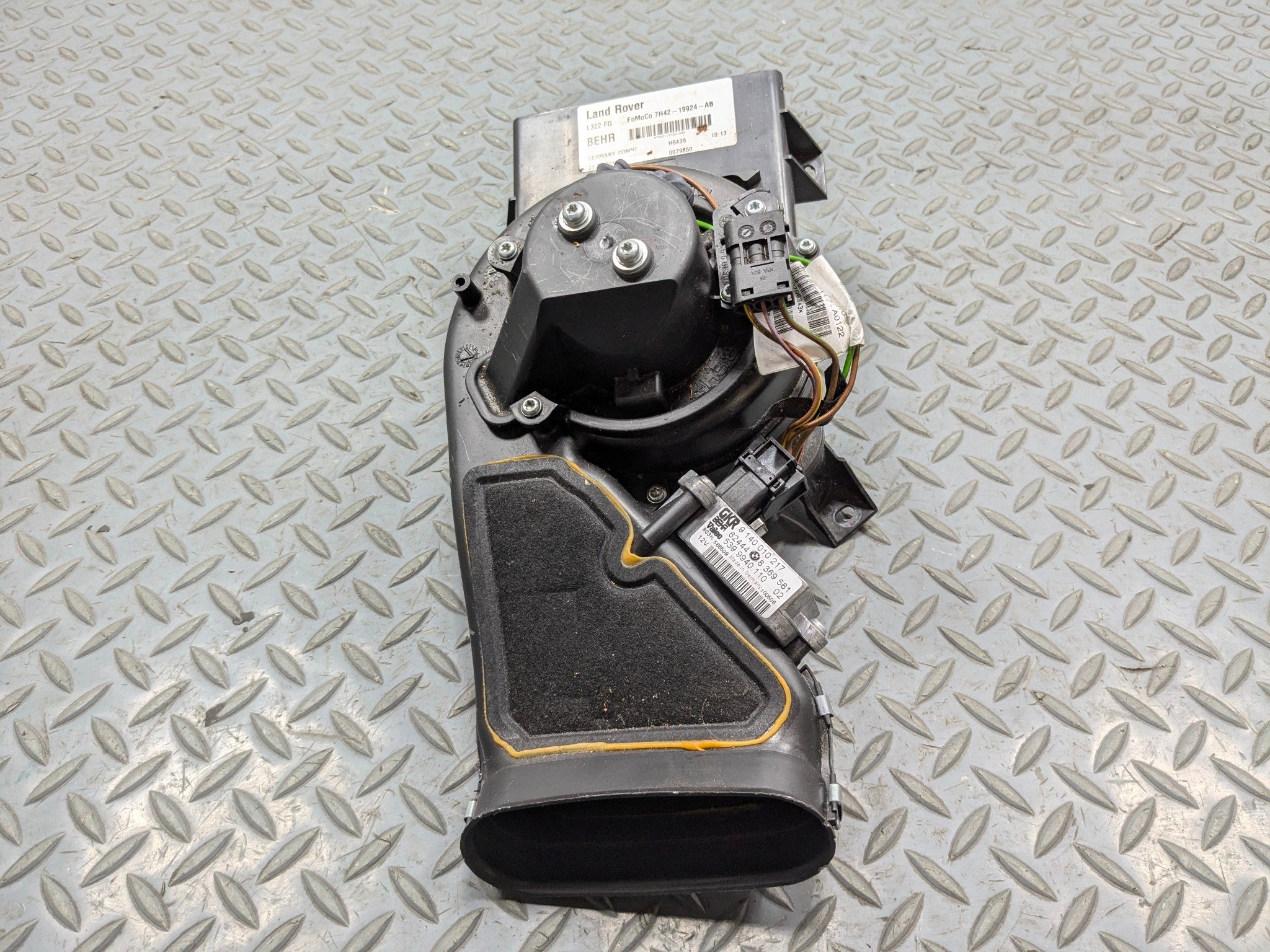 2010 - 2012 LAND ROVER RANGE ROVER OEM REAR HEATER AC BLOWER MOTOR WITH RESISTOR