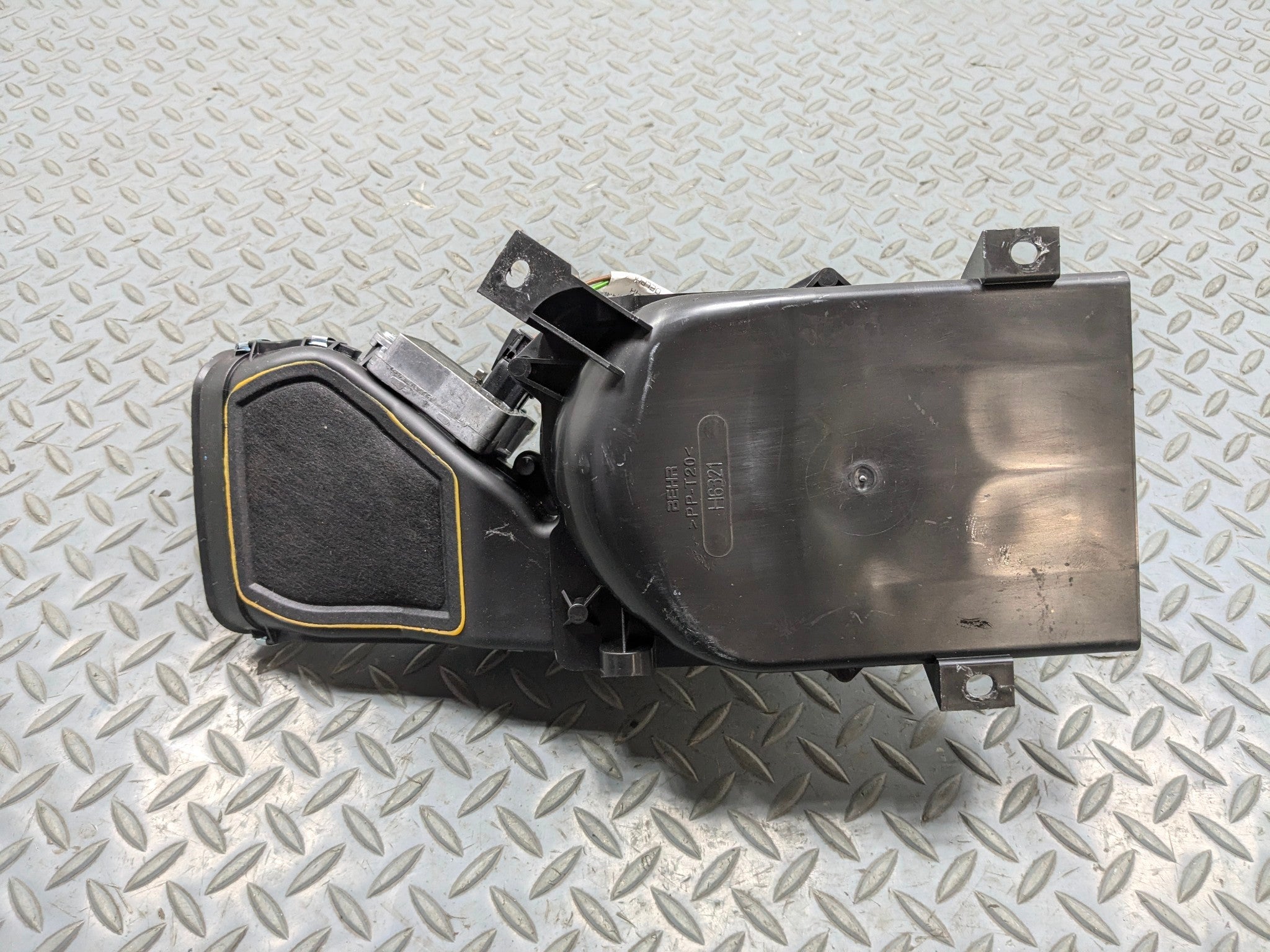 2010 - 2012 LAND ROVER RANGE ROVER OEM REAR HEATER AC BLOWER MOTOR WITH RESISTOR