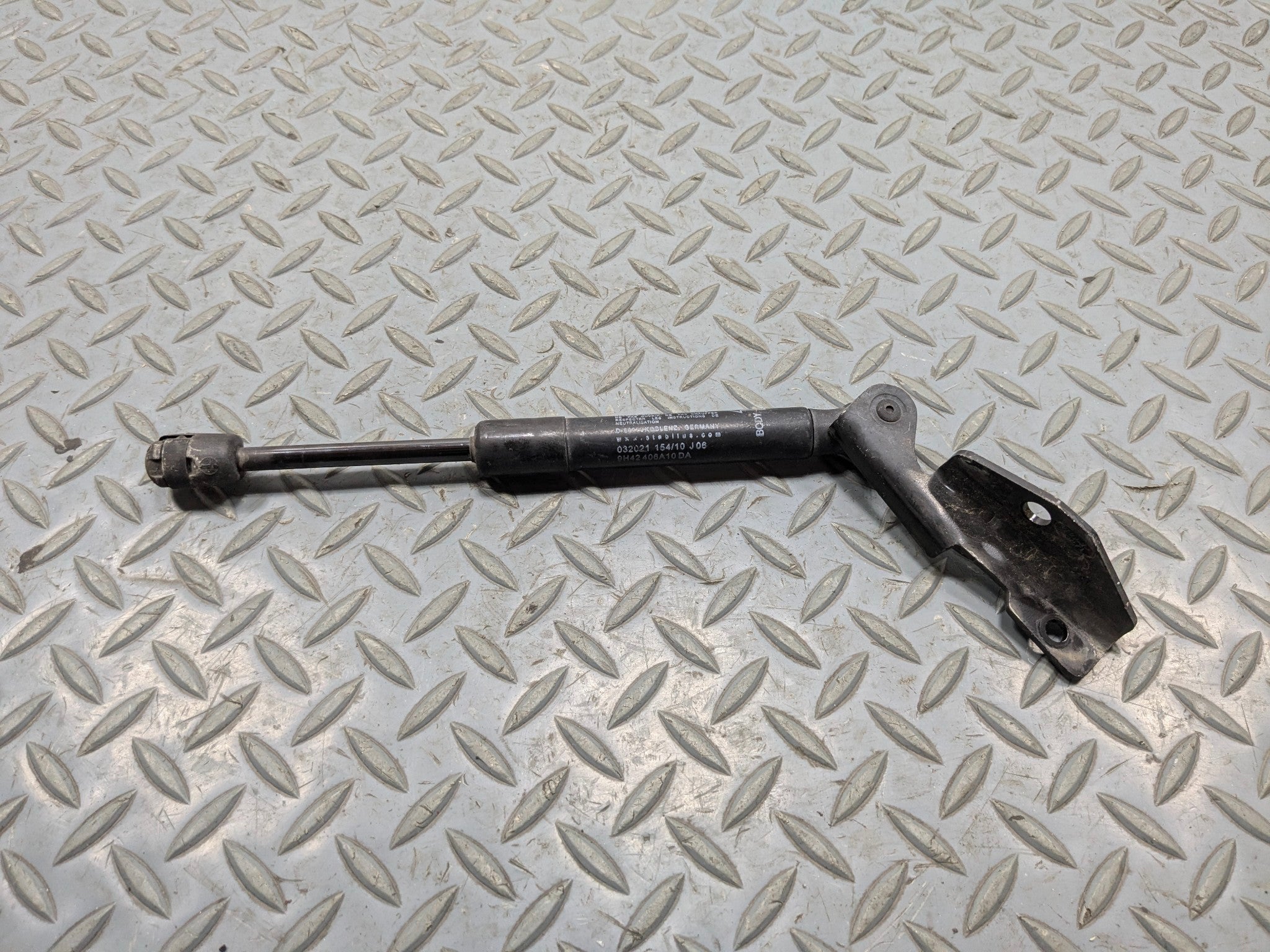 2010 - 2012 LAND ROVER RANGE ROVER OEM TAILGATE LIFT ARM SHOCK ASSEMBLY LOWER