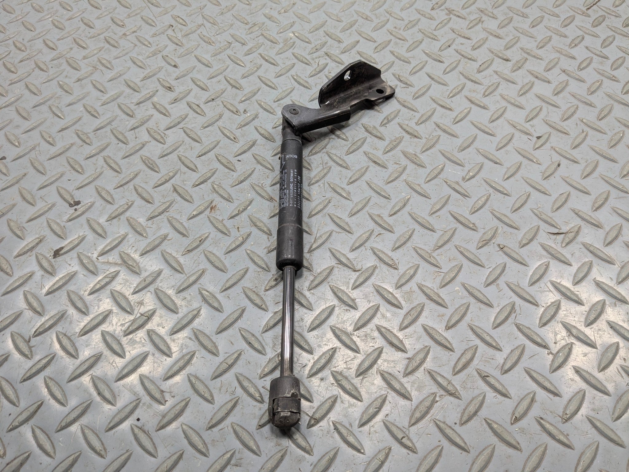 2010 - 2012 LAND ROVER RANGE ROVER OEM TAILGATE LIFT ARM SHOCK ASSEMBLY LOWER