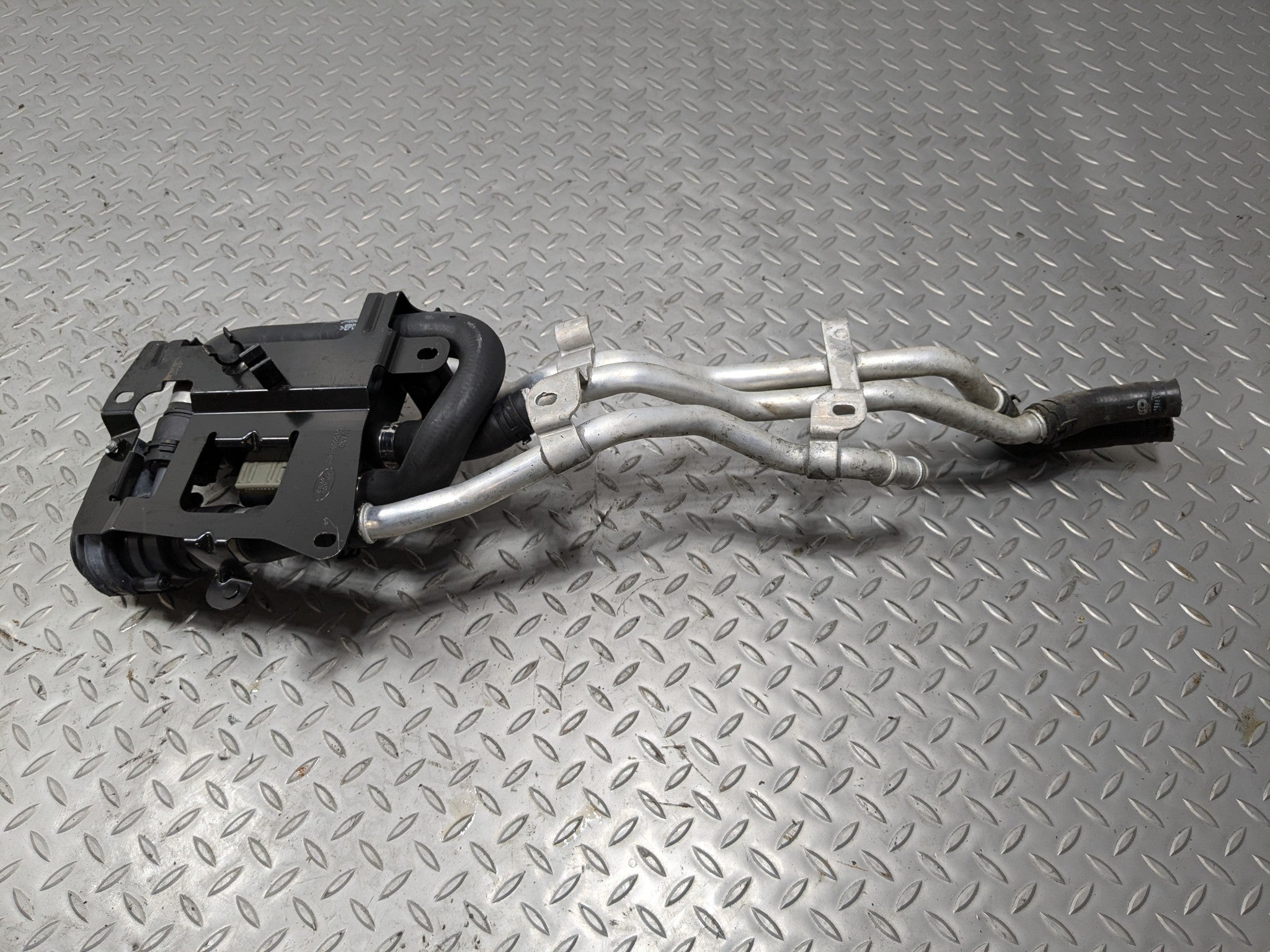 2010 - 2012 LAND ROVER RANGE ROVER OEM AUXILIARY WATER PUMP COOLANT HEATER VALVE