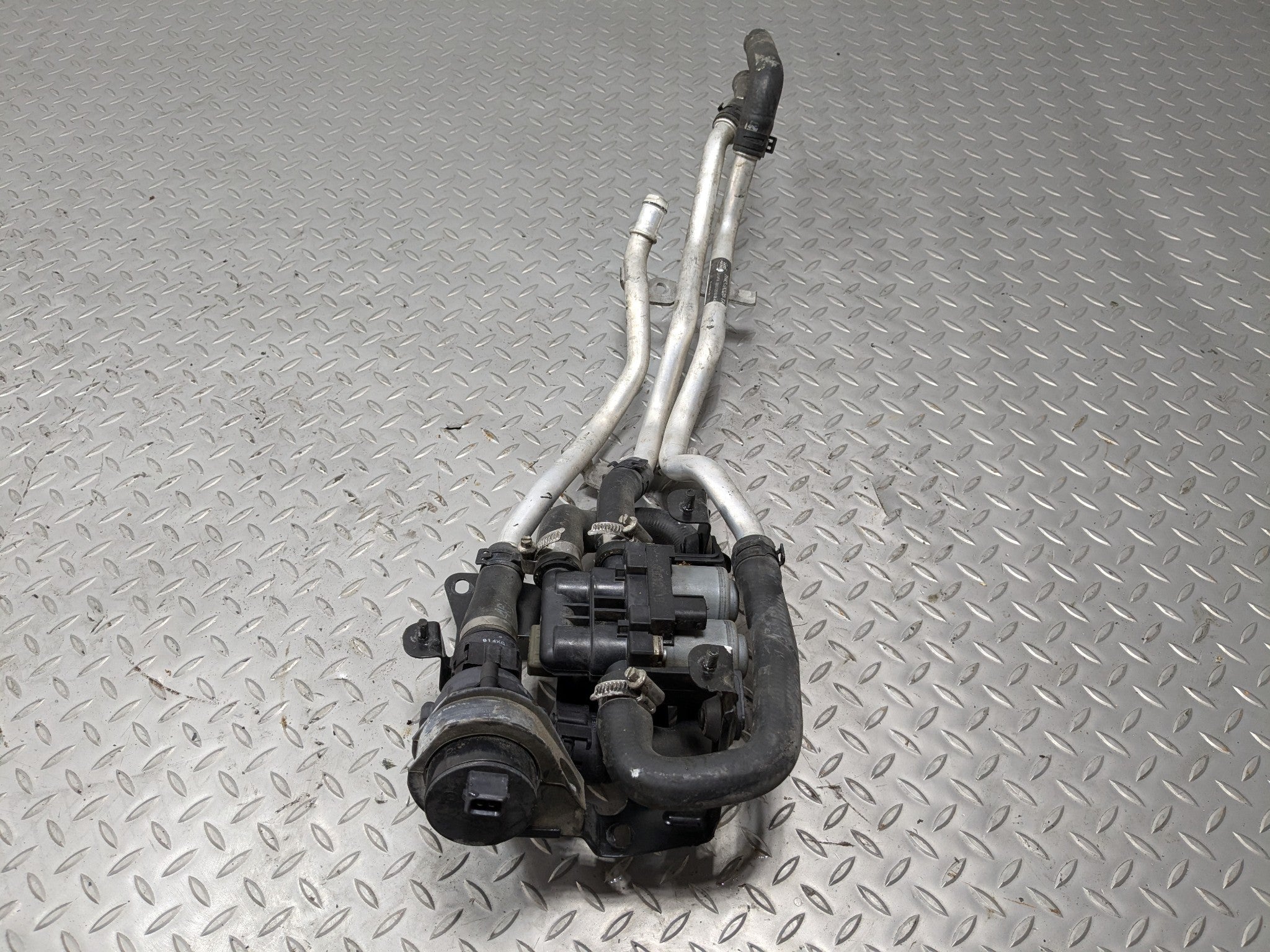 2010 - 2012 LAND ROVER RANGE ROVER OEM AUXILIARY WATER PUMP COOLANT HEATER VALVE