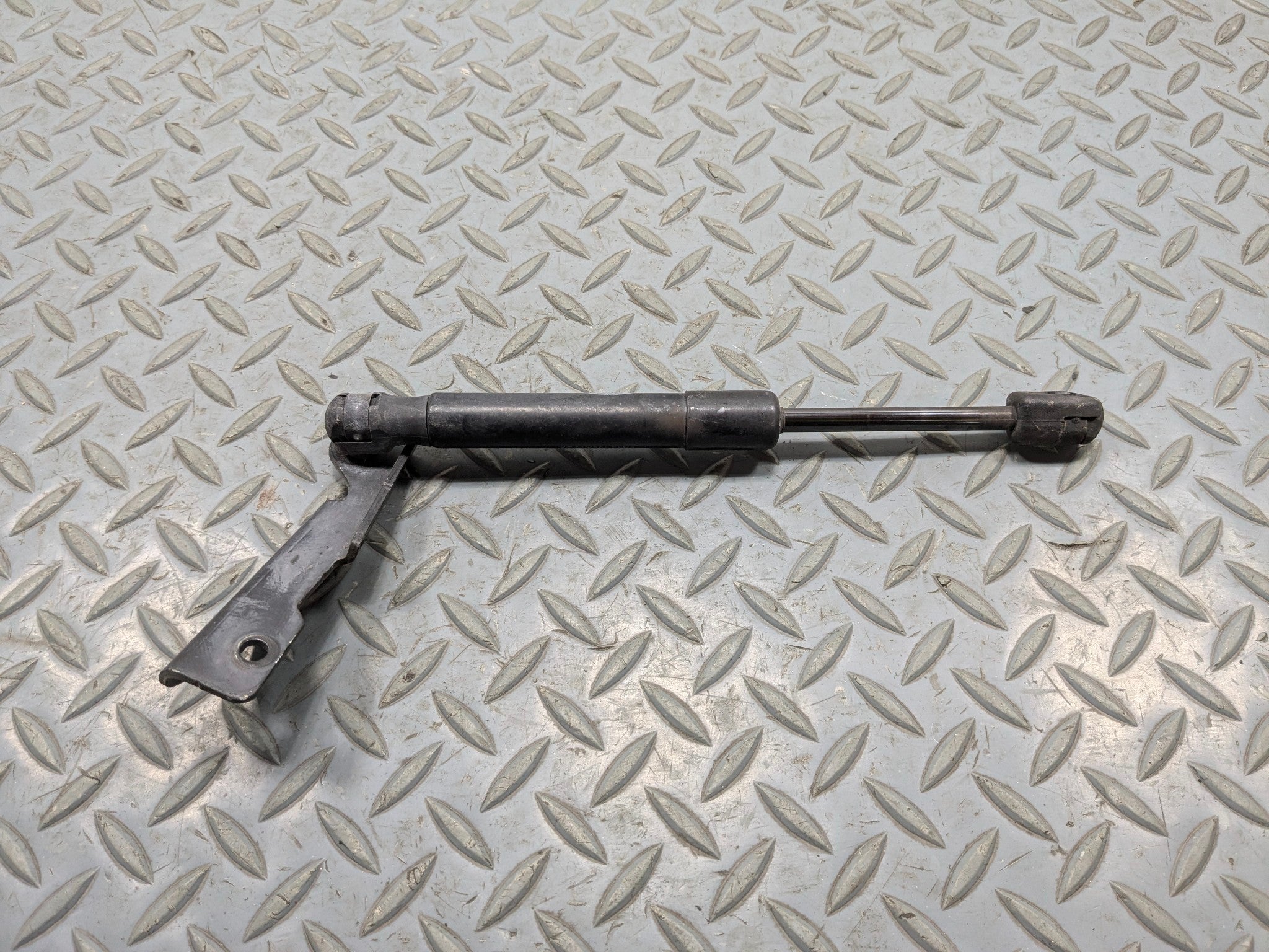 2010 - 2012 LAND ROVER RANGE ROVER OEM TAILGATE LIFT ARM SHOCK ASSEMBLY LOWER