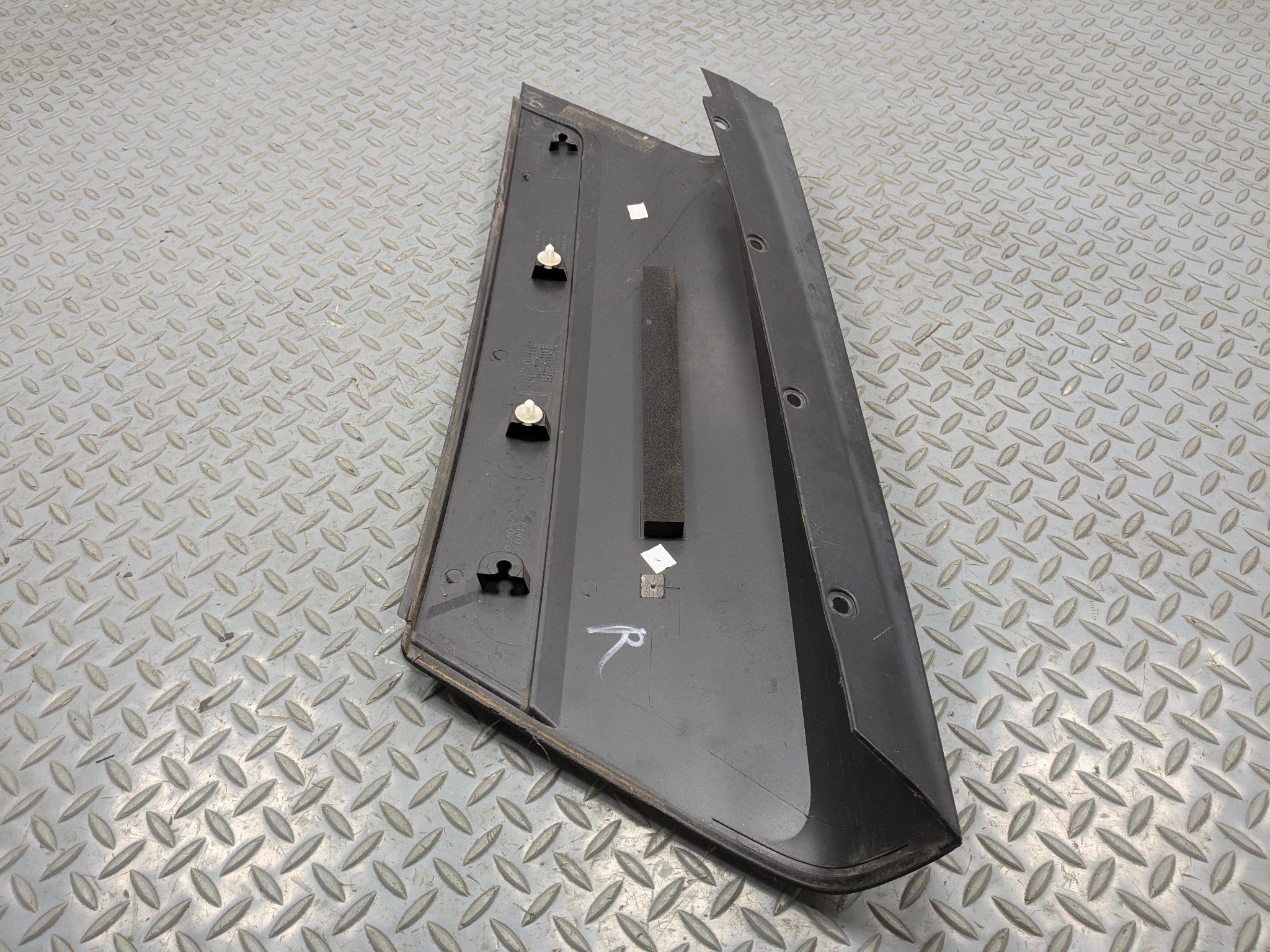 10 - 12 LAND ROVER RANGE ROVER OEM QUARTER D-PILLAR MOLDING EXTERIOR REAR RIGHT