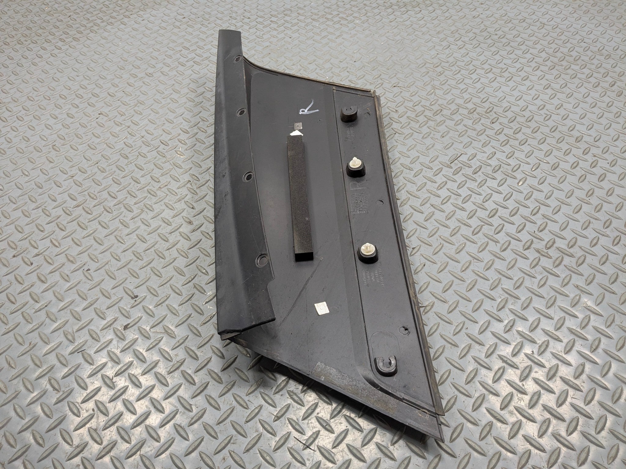 10 - 12 LAND ROVER RANGE ROVER OEM QUARTER D-PILLAR MOLDING EXTERIOR REAR RIGHT