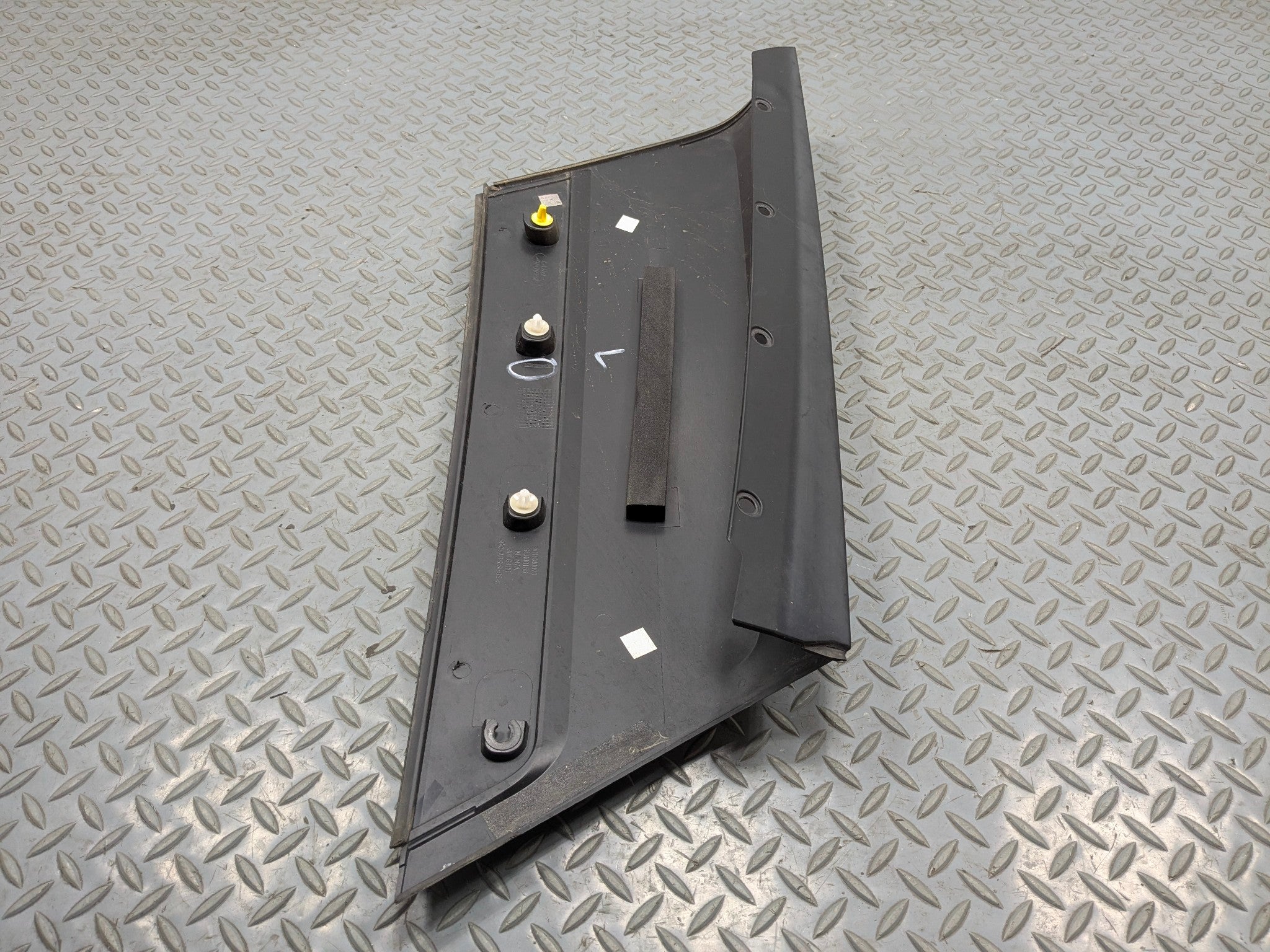 10 - 12 LAND ROVER RANGE ROVER OEM QUARTER D-PILLAR MOLDING EXTERIOR REAR LEFT