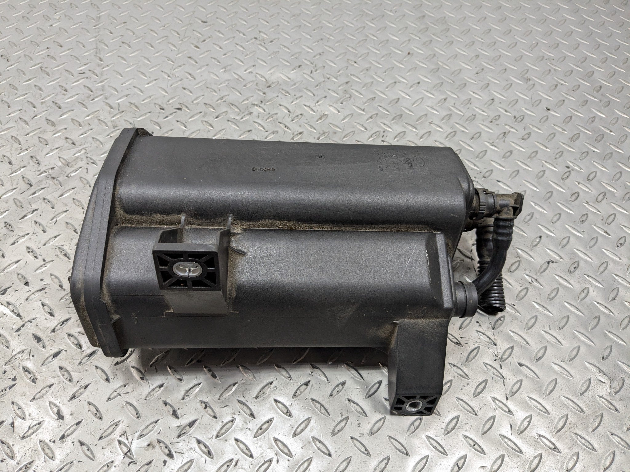 2010 - 2012 LAND ROVER RANGE ROVER OEM FUEL VAPOR EVAPORATOR CHARCOAL CANISTER