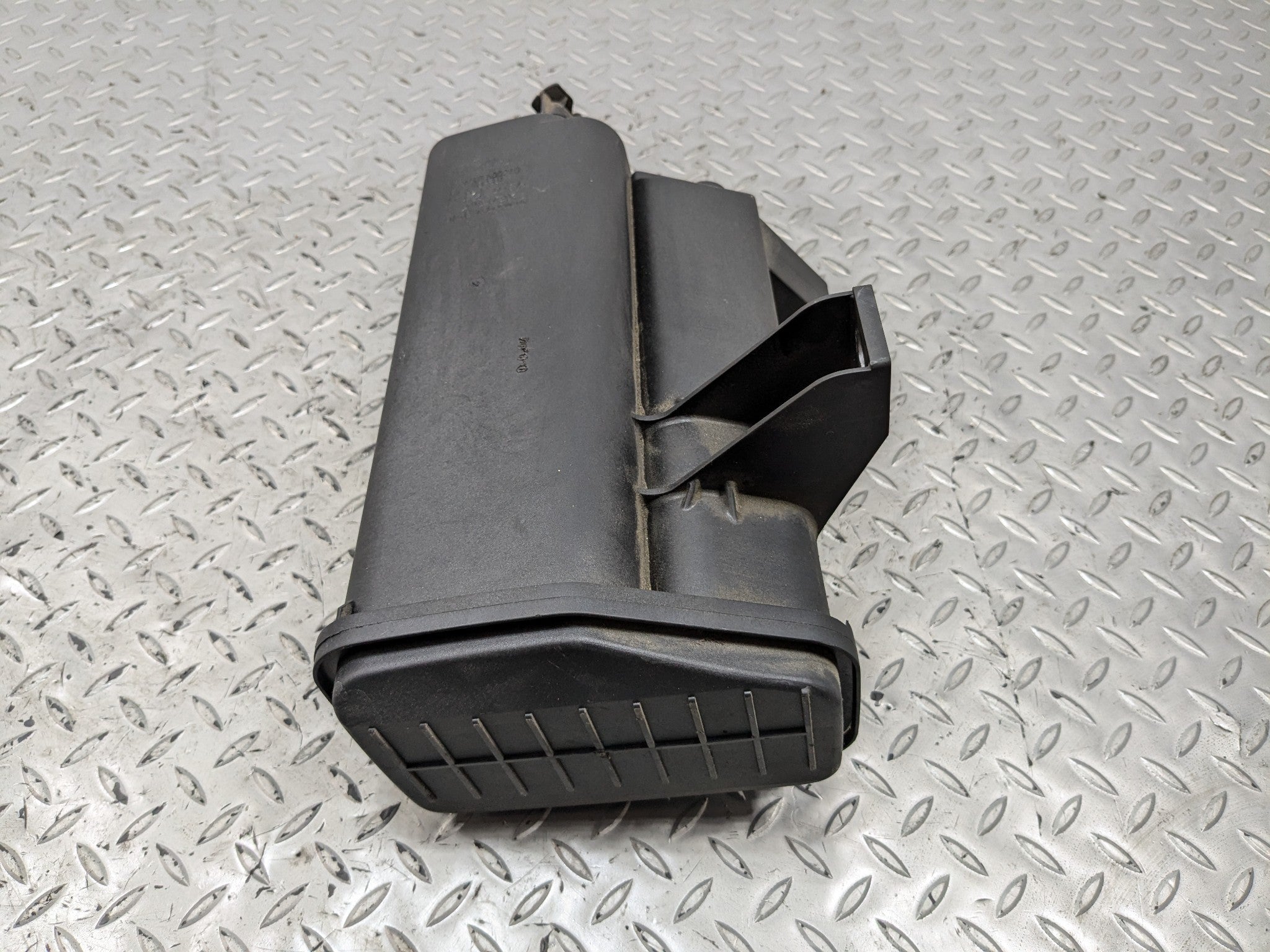 2010 - 2012 LAND ROVER RANGE ROVER OEM FUEL VAPOR EVAPORATOR CHARCOAL CANISTER