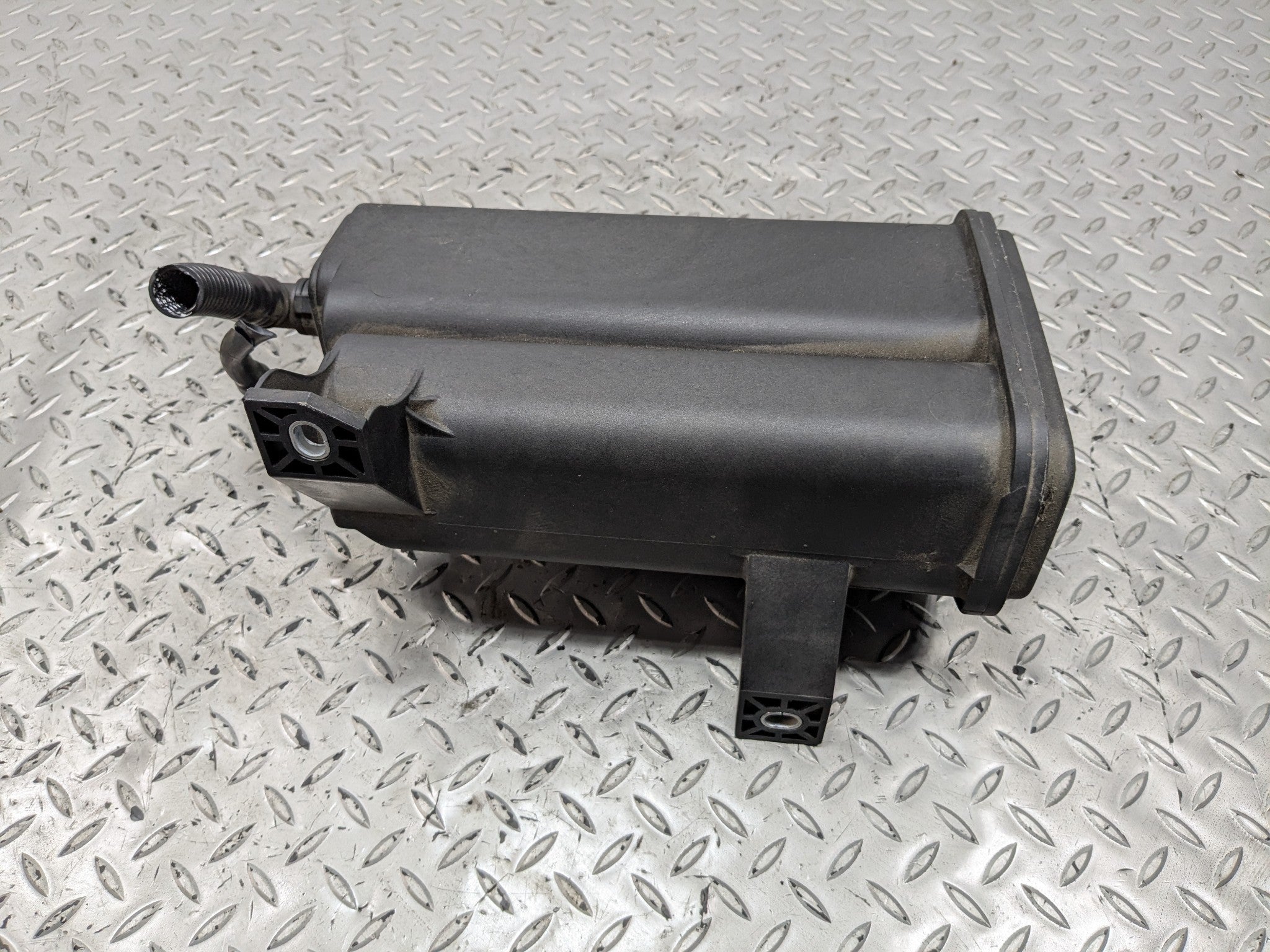 2010 - 2012 LAND ROVER RANGE ROVER OEM FUEL VAPOR EVAPORATOR CHARCOAL CANISTER