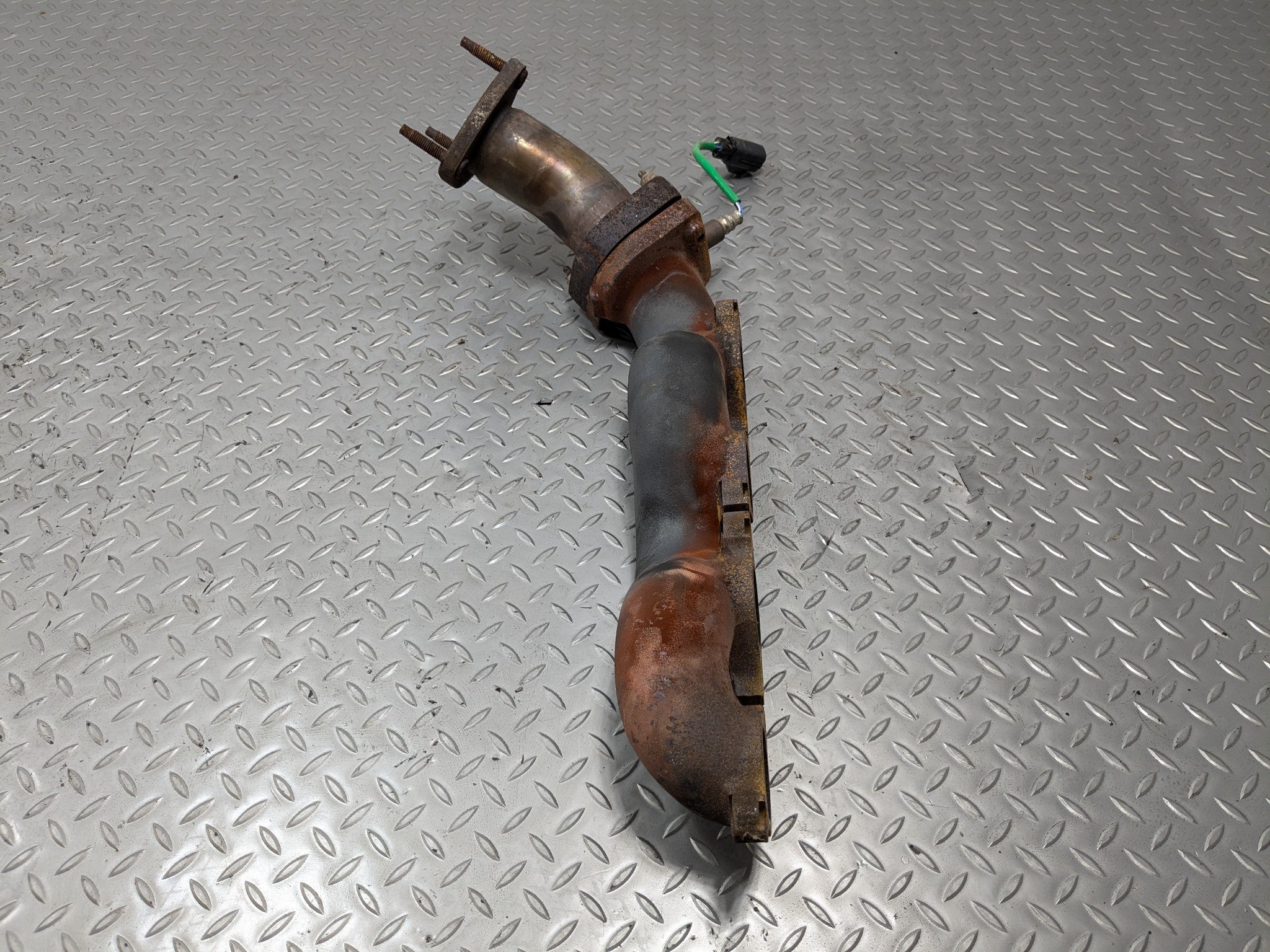 2010 - 2012 LAND ROVER RANGE ROVER OEM LEFT SIDE EXHAUST MANIFOLD 5.0L