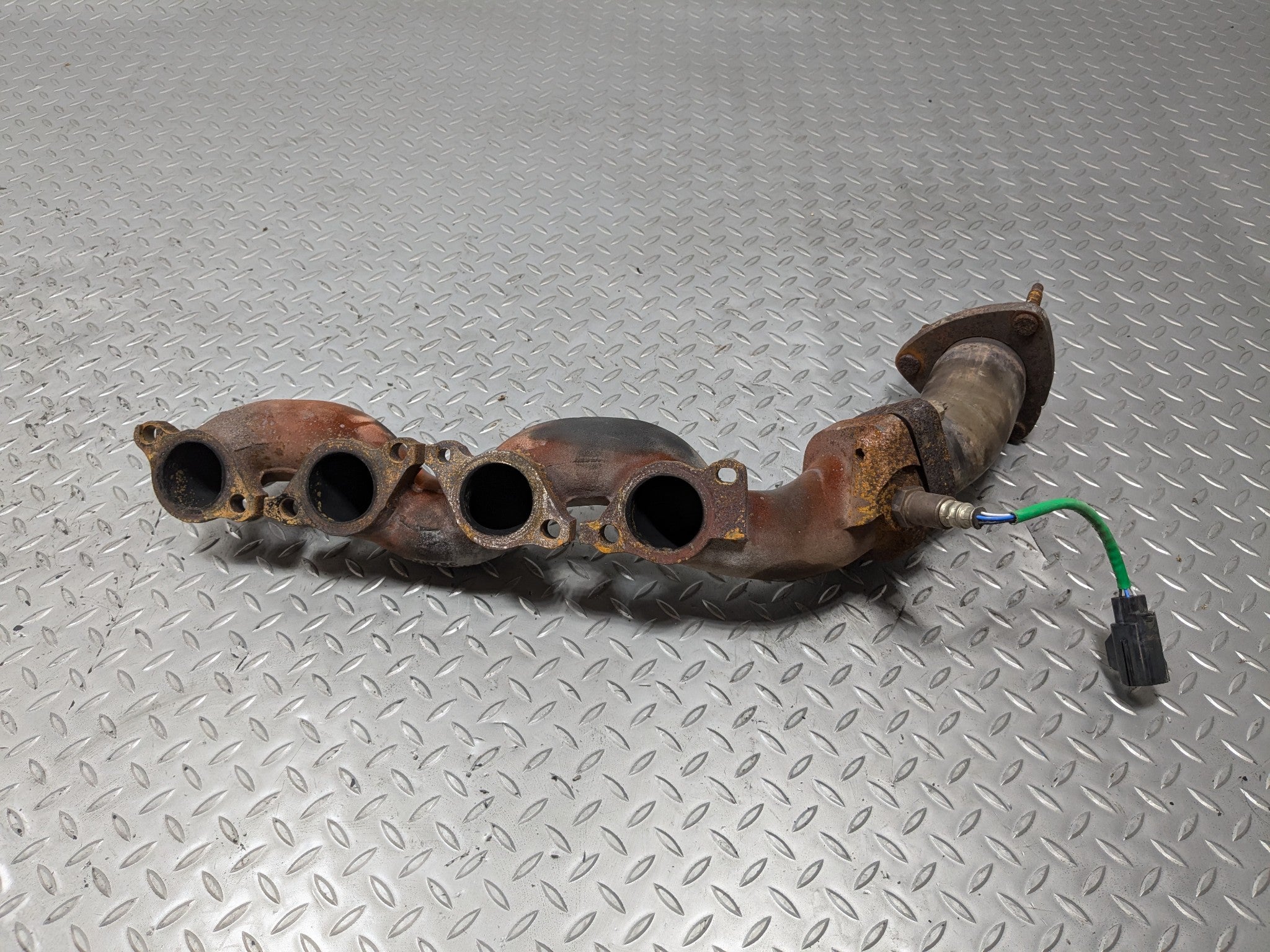 2010 - 2012 LAND ROVER RANGE ROVER OEM LEFT SIDE EXHAUST MANIFOLD 5.0L