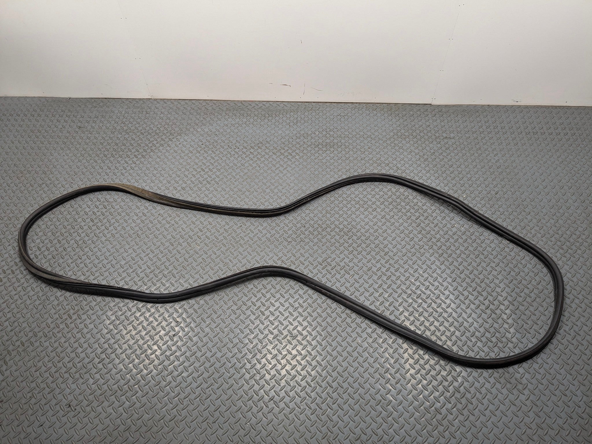 2010 - 2012 LAND ROVER RANGE ROVER OEM REAR TRUNK WEATHER STRIPPING RUBBER BLACK