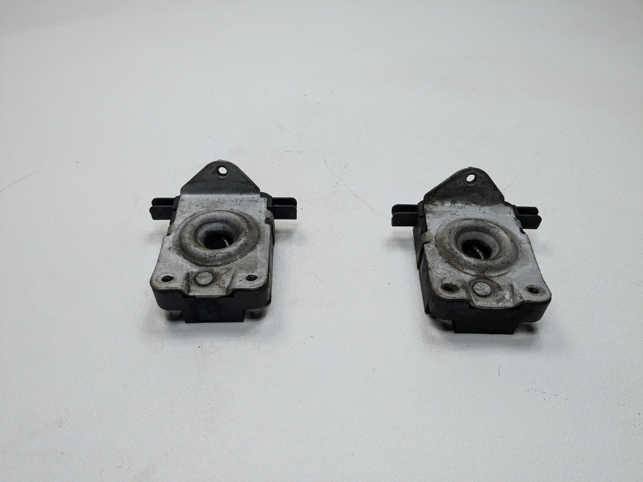 2010 - 2012 LAND ROVER RANGE ROVER OEM HOOD BONNET LOCK LATCH SET LEFT AND RIGHT