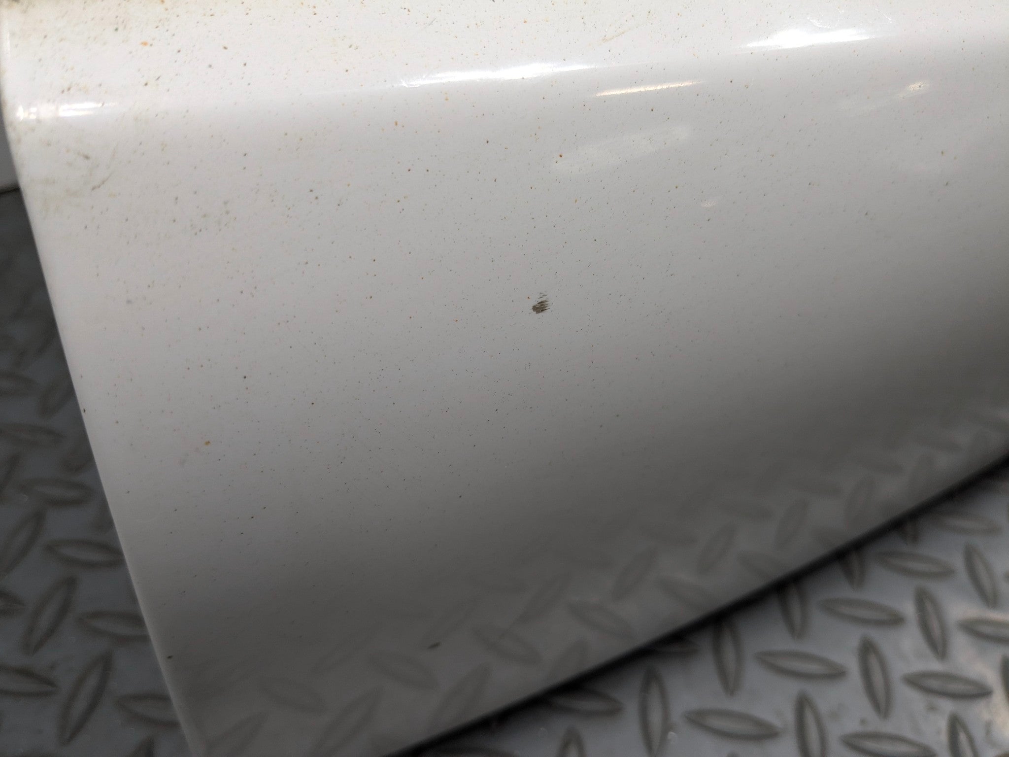 10 - 12 LAND ROVER RANGE ROVER OEM UPPER TAILGATE SHELL PANEL WITH GLASS WHITE