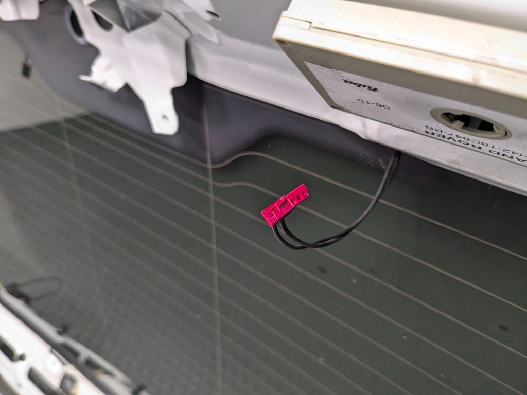 10 - 12 LAND ROVER RANGE ROVER OEM UPPER TAILGATE SHELL PANEL WITH GLASS WHITE