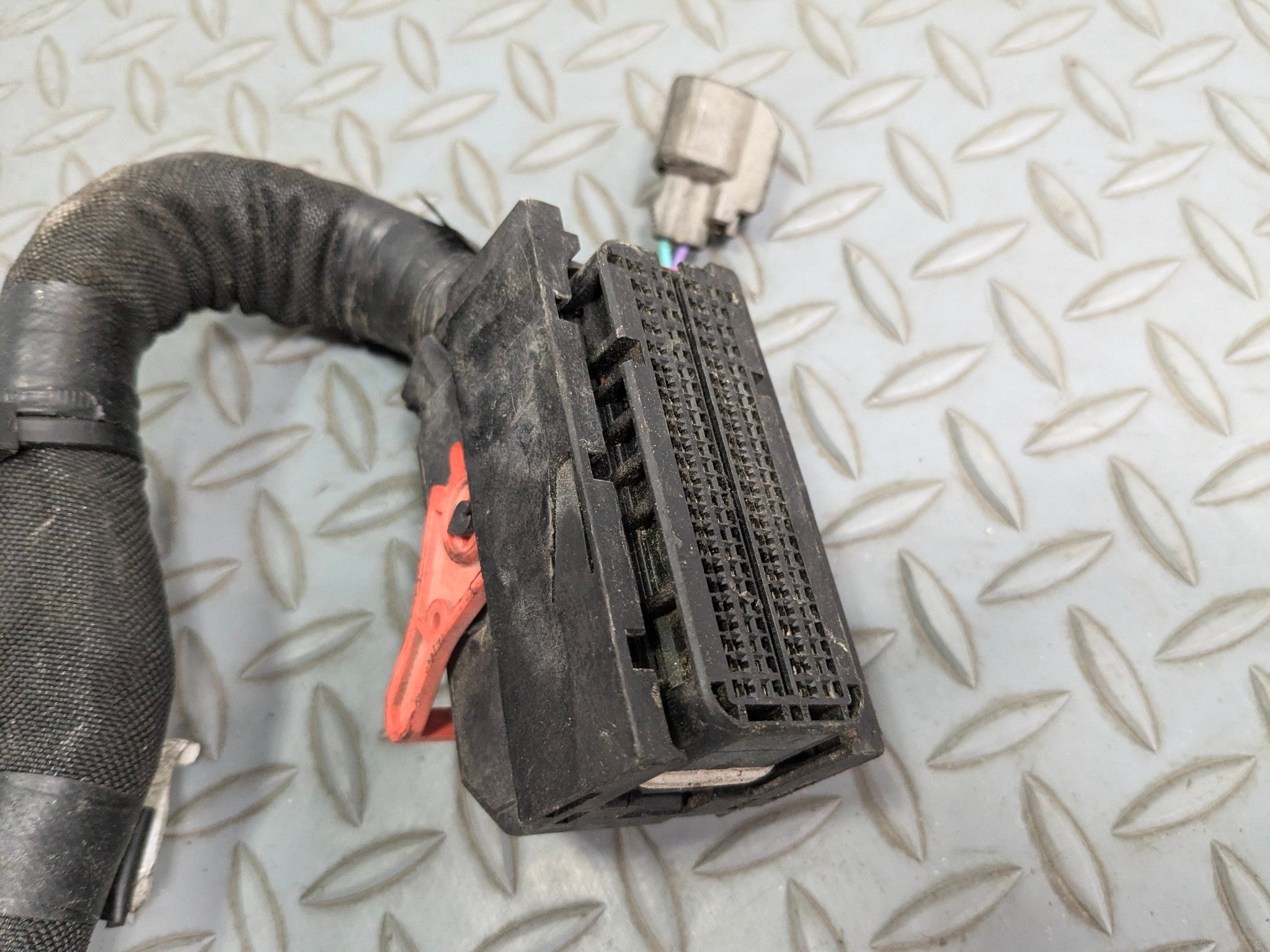 2010 - 2012 LAND ROVER RANGE ROVER OEM ENGINE WIRE HARNESS CABLE AND CONNECTOR