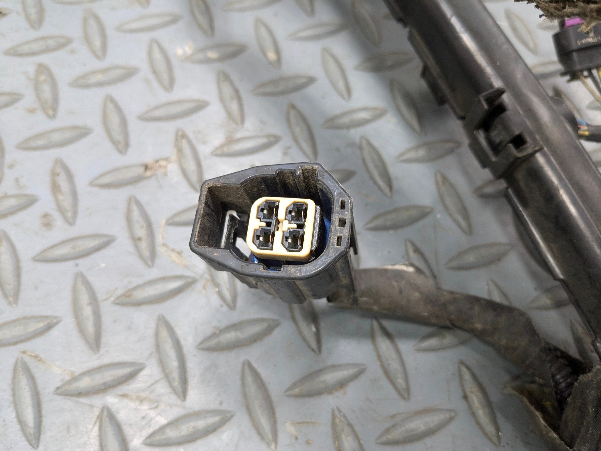 2010 - 2012 LAND ROVER RANGE ROVER OEM ENGINE WIRE HARNESS CABLE AND CONNECTOR