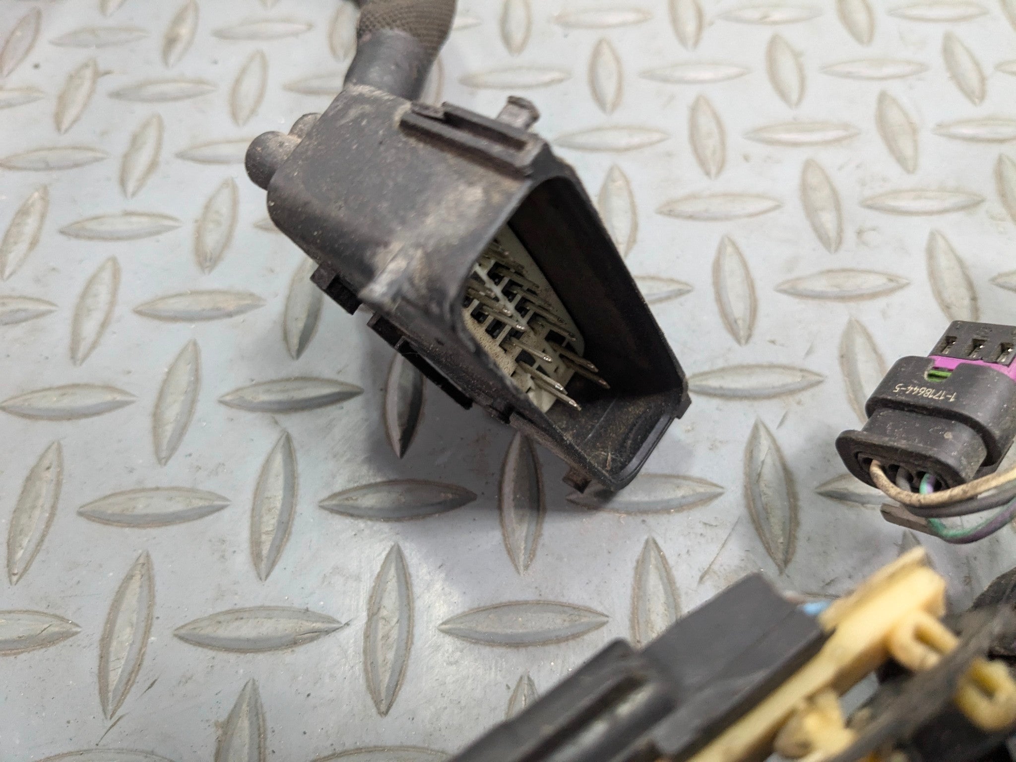 2010 - 2012 LAND ROVER RANGE ROVER OEM ENGINE WIRE HARNESS CABLE AND CONNECTOR