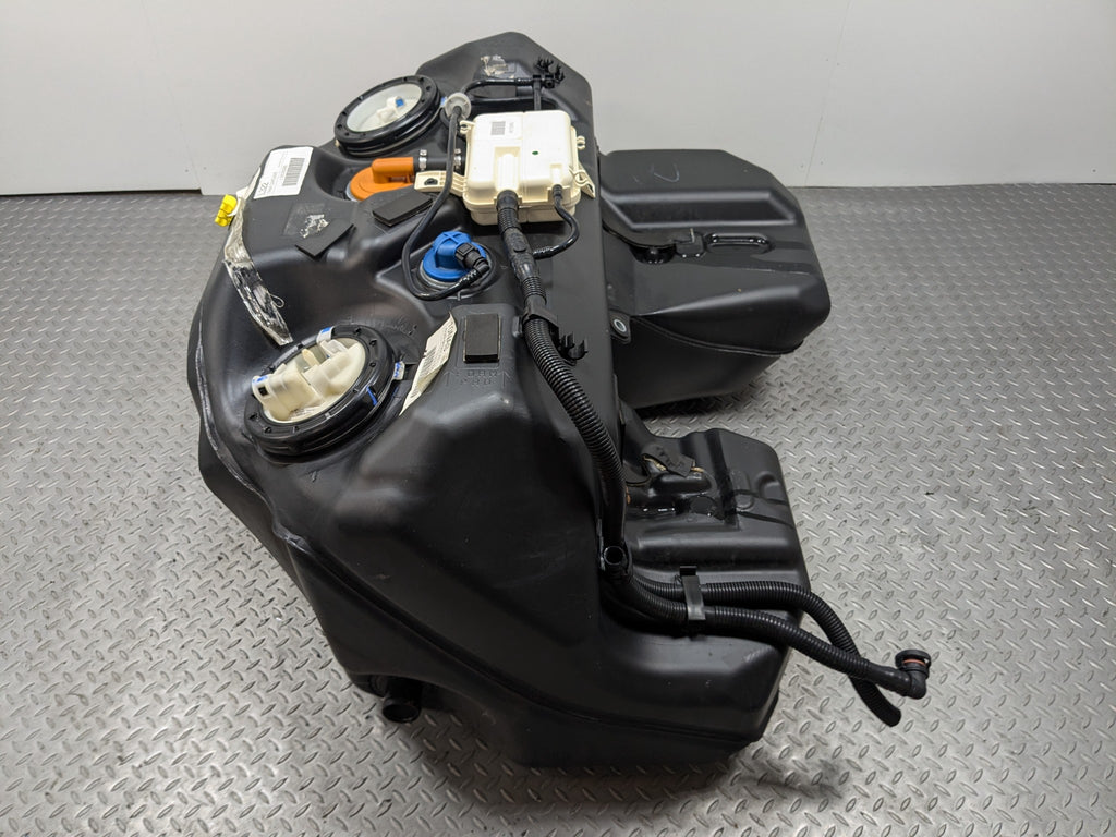 2010 - 2012 LAND ROVER RANGE ROVER OEM GASOLINE FUEL TANK RESERVIOR ASSEMBLY