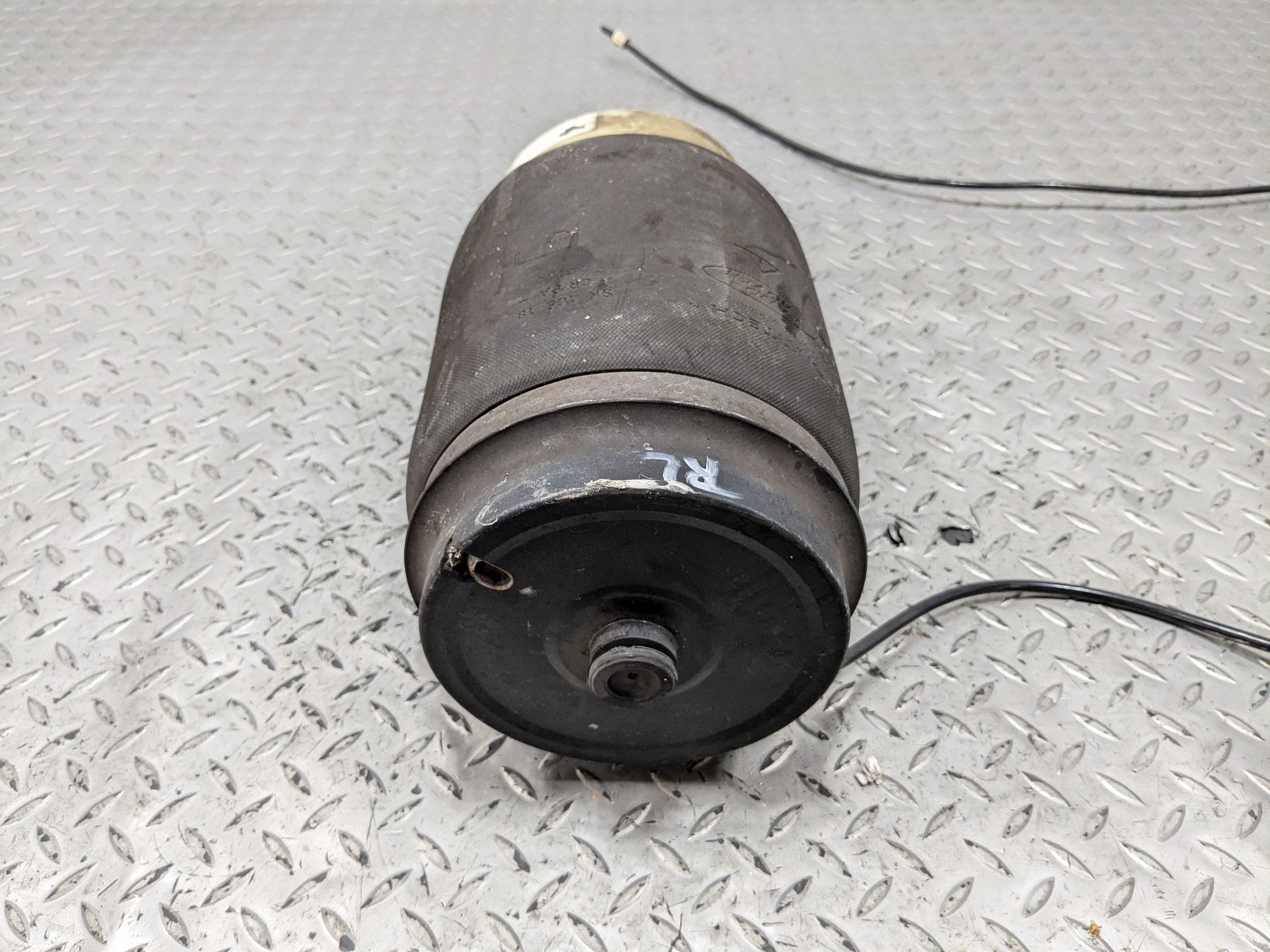 2010 - 2012 LAND ROVER RANGE ROVER OEM AIR SUSPENSION STRUT SPRING REAR LEFT