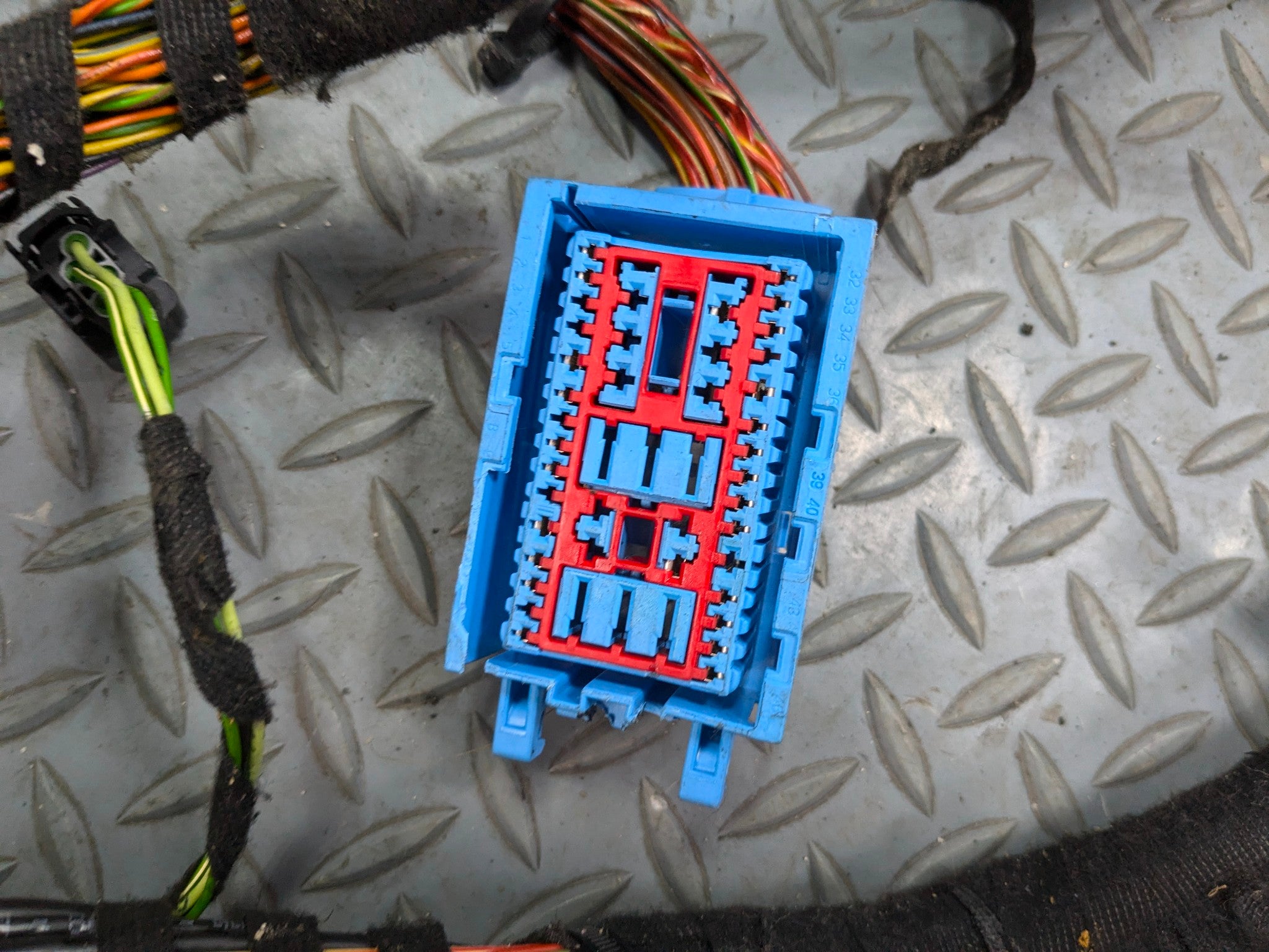 2010 - 2012 LAND ROVER RANGE ROVER OEM BODY WIRE HARNESS CABLE AND CONNECTOR