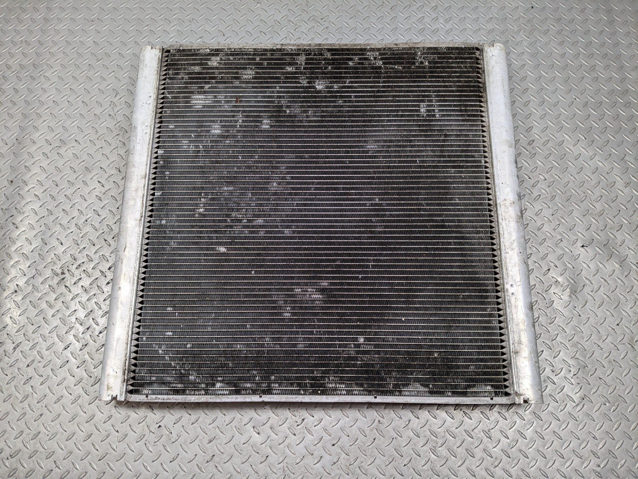 2010 - 2012 LAND ROVER RANGE ROVER OEM REAR SUPERCHARGED ENGINE COOLANT RADIATOR